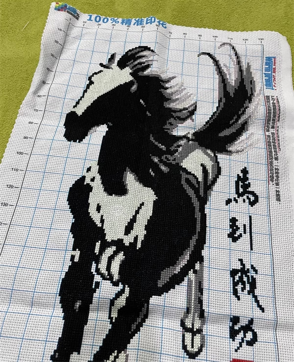 maa-1118 *สินค้าหมด* ชุดปักครอสติช ลายม้าวาดพู่กัน (รุ่นไหมเงา ผ้า11CTพิมพ์ลาย ปักครั้งละ 3 เส้นเล็ก) ขนาด 36*83 ซม ผ้าครอสติช 11CTพิมพ์ลายปักบนผ้า ไหมเงา silk 7 สี ผังลาย เข็ม