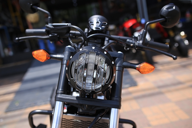 ฝาครอบไฟหน้า HONDA REBEL 300-500 FAKIE