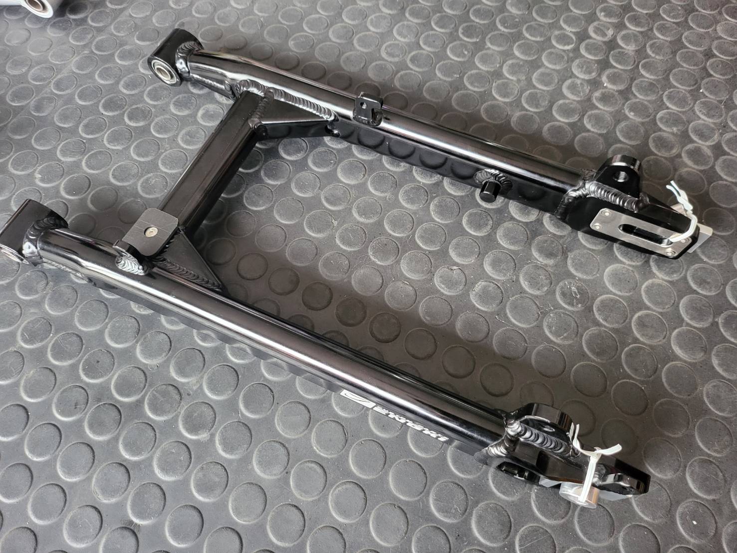 สวิงอาร์มมิเนียม CT125 JENGKI มีสีดำ เงิน ราคา3000