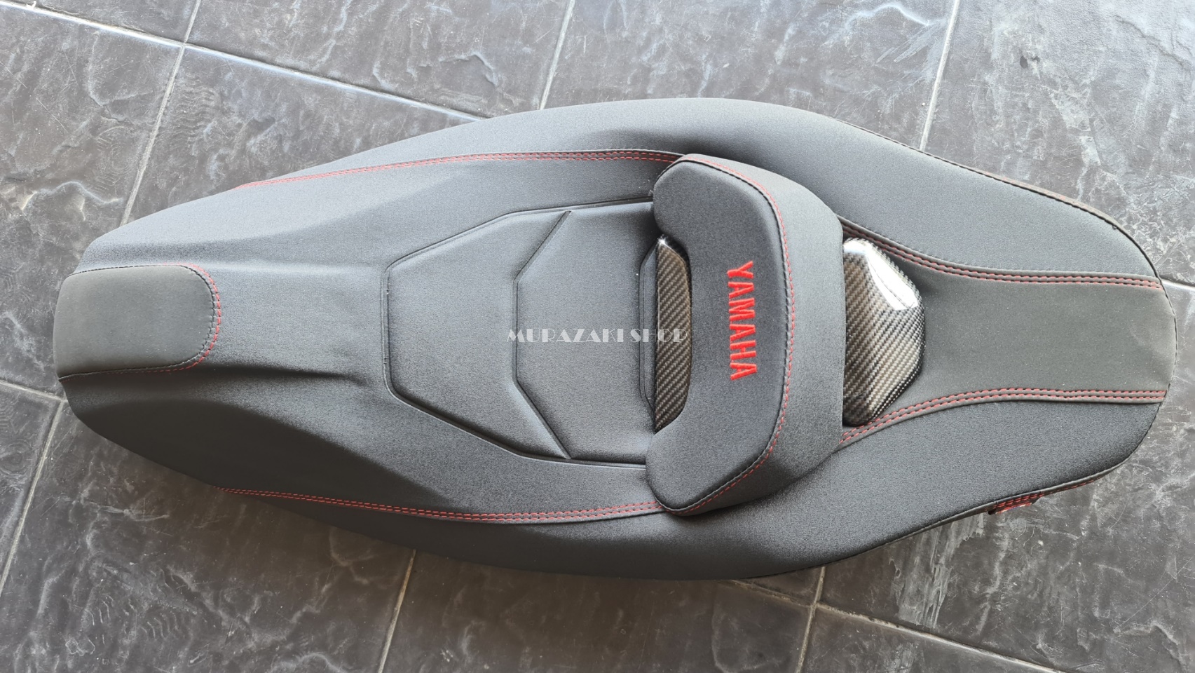 เบาะแต่ง NEW N-MAX 2020 เบาะรถมอไซลายเคฟล่า ทรงสปอร์ต สีดำ ด้ายแดง ราคา3500 Noi Watdan24