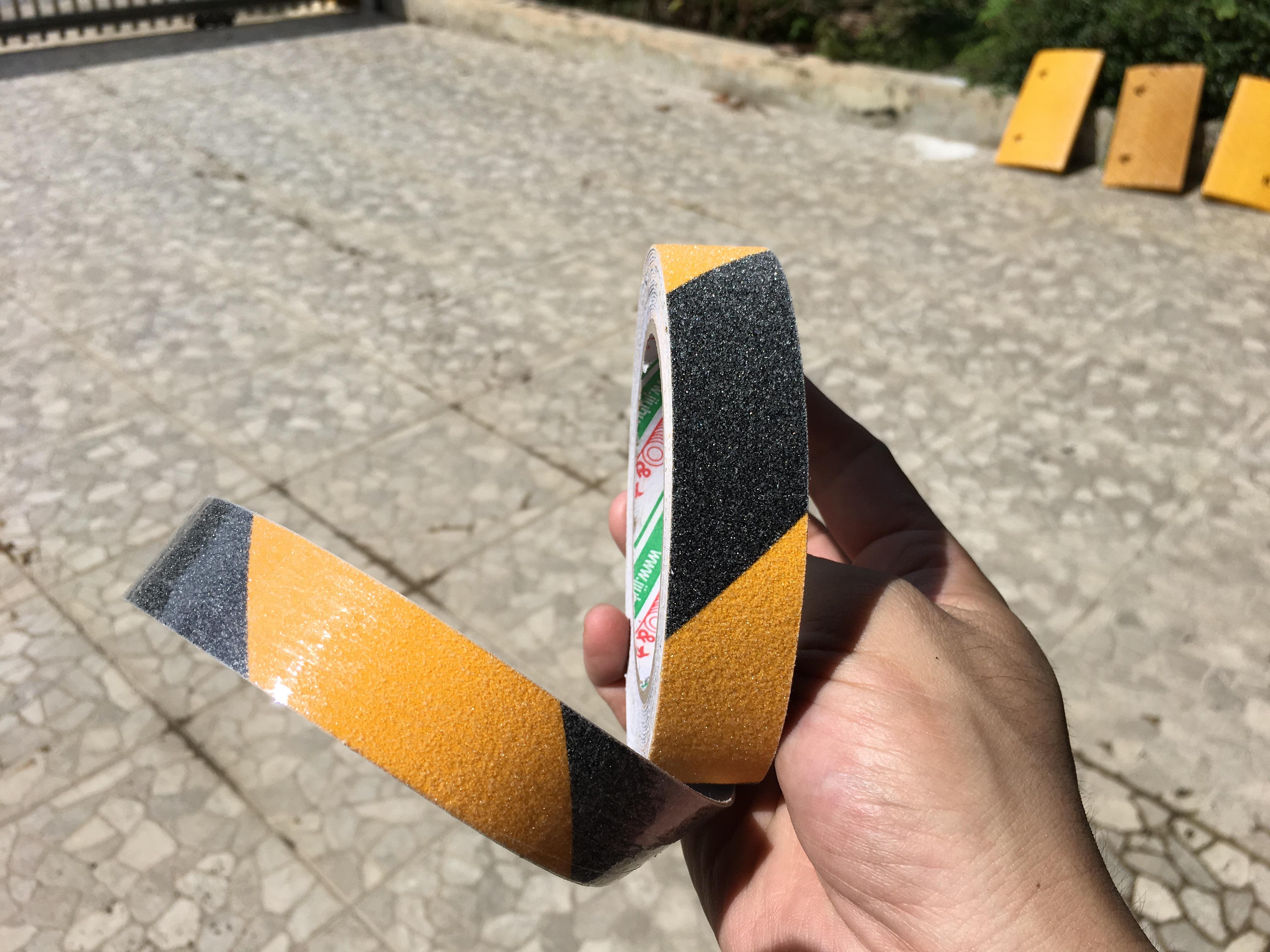 เทปกันลื่น สีเหลือง-ดำ กว้าง 1 นิ้ว x ยาว 5 เมตร - Yellow Black Non Slip Tape 1"x5m