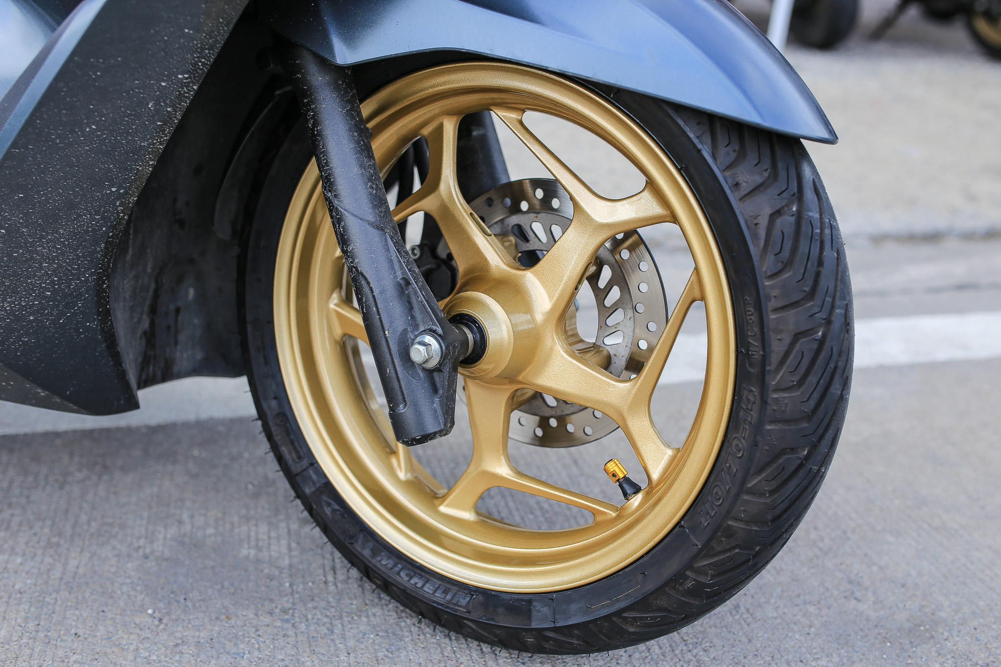 สับล้อสีม่วงเอฟเฟคพร้อมใส่ ราคา 2500 บาท สีทอง ราคา1800