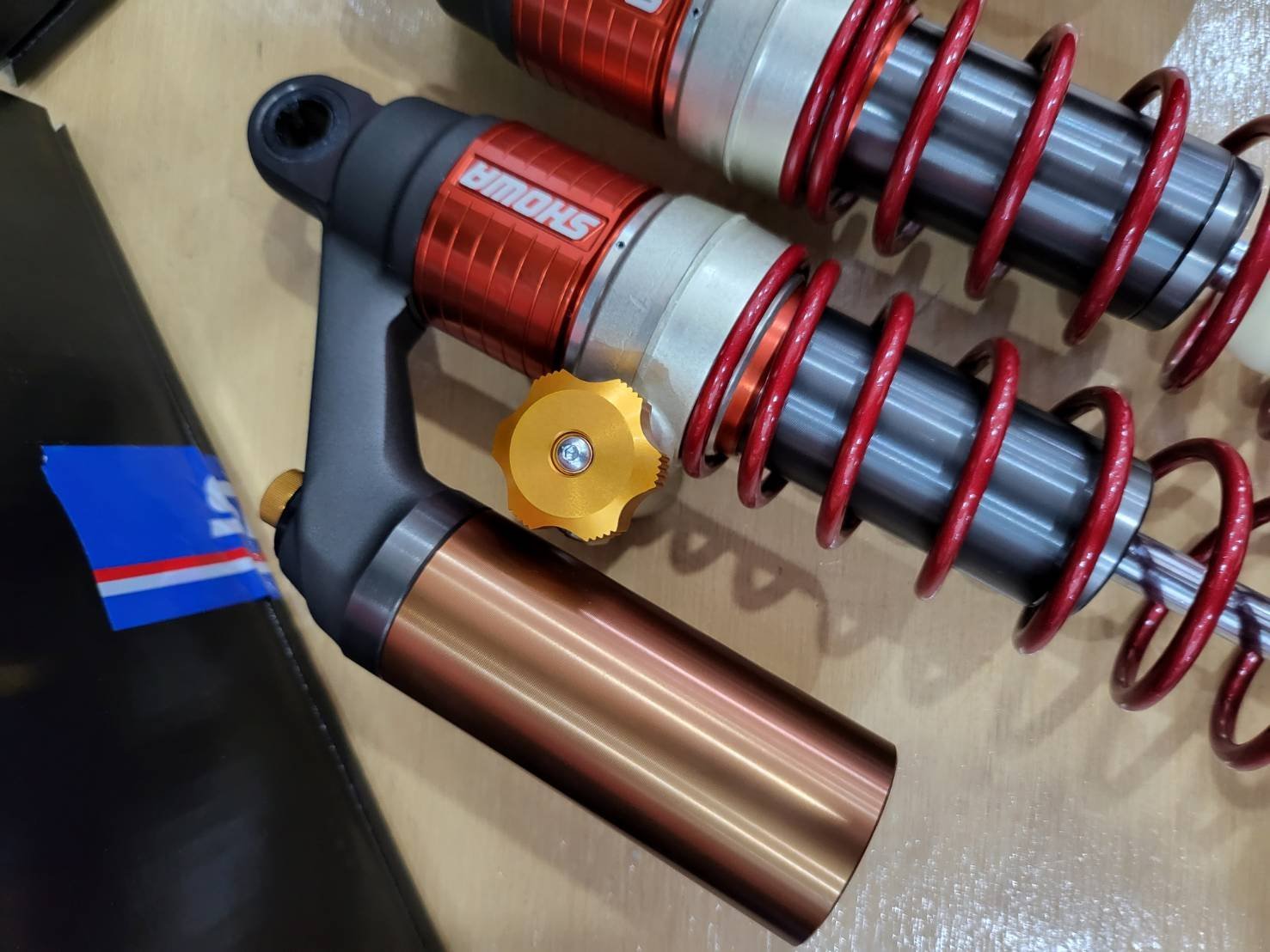 โช๊คอัพหลัง SHOWA FORZA 300-350 X-MAX 300