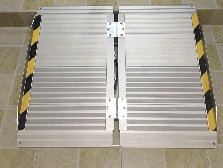 ทางลาดรถเข็นอลูมิเนียม ยาว 60ซม. กว้าง 73ซม.ขอบกันตก 5.4ซม.นน.6กก.รับนน.300kg.พกพา พับได้ ใช้ได้ถึงความสูงสุด 18 cm ** สินค้าขายดี *มีของพร้อมส่ง*-Aluminium Ramp 2f 60x76x5 cm ุุ6kg