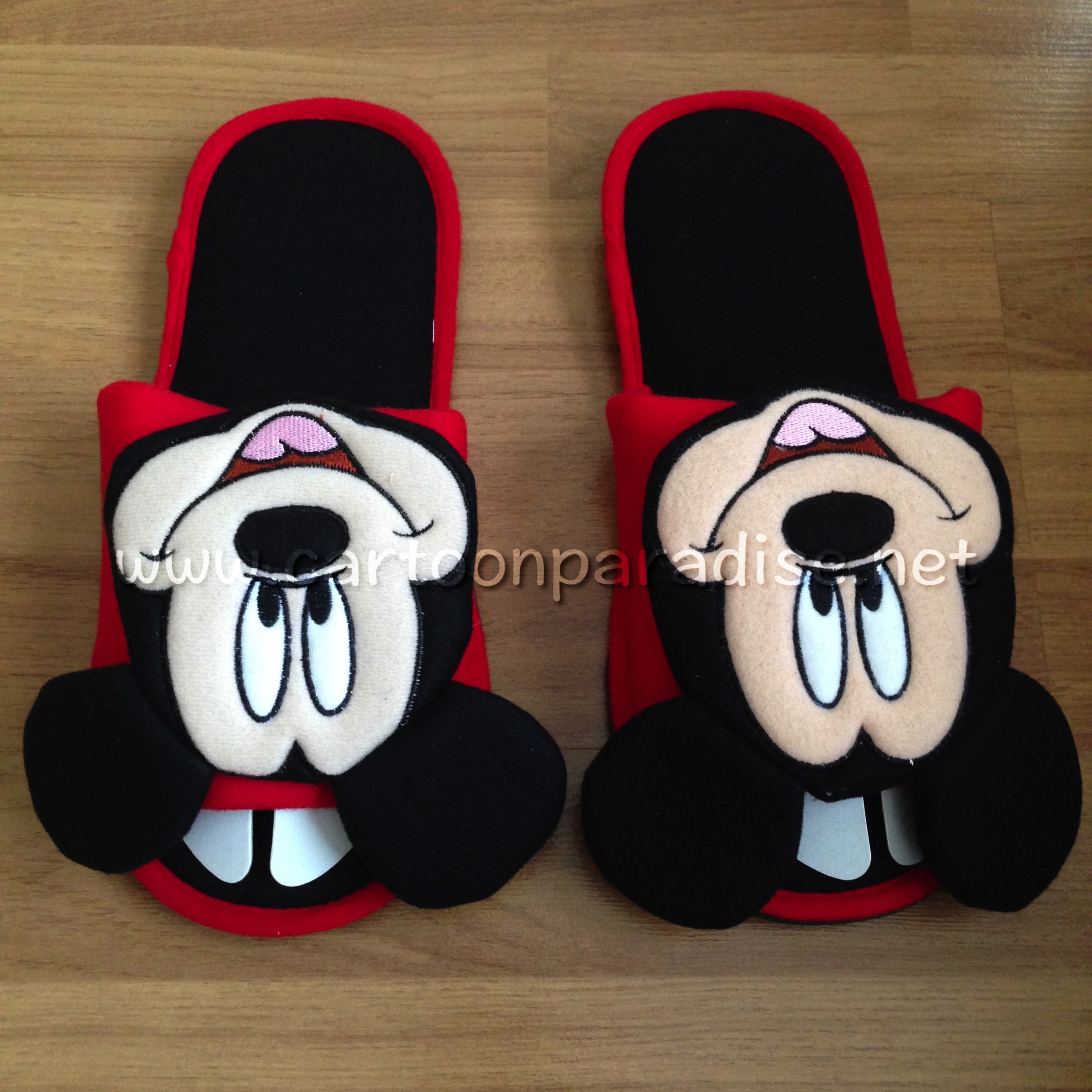 รองเท้าใส่ในบ้านมิกกี้เมาส์ Mickey Mouse Slippers ลิขสิทธิ์แท้ สำหรับผู้ใหญ่ ชายและหญิง