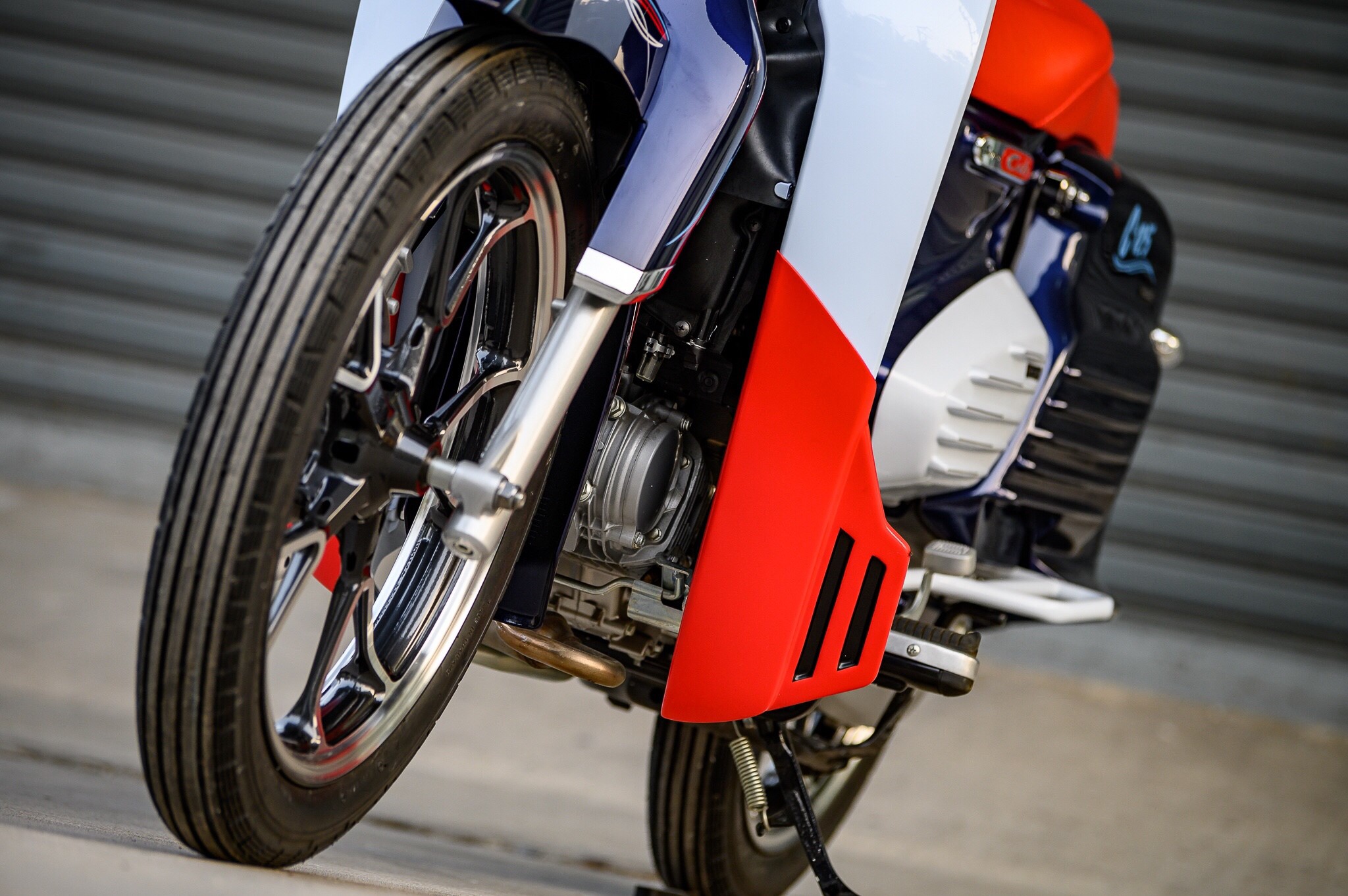 กันดีดบังลม MotoLordD HONDA C125 ราคา 1100 สีแดง เทา ดำ น้ำเงิน ครีม