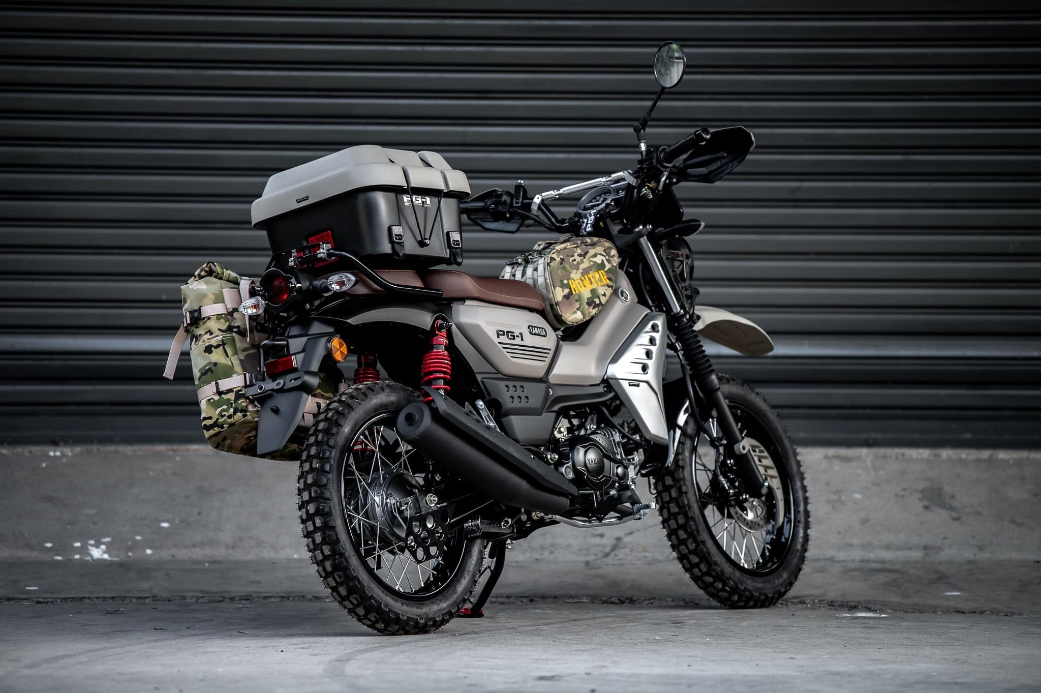 PG-1 1.) ครอบไฟหน้า Headlight cover. 1,590฿ 2.) ครอบไฟเบรค Rear brake light cover. 1,290฿ 3.) ชิวหน้า V1 Headbrand Windshield V1 1,590฿ 4.) กาบ อกบังหัวฉีด Side fairing cover. 1990฿ 5.) กันลาย V1 Mid frame protector. 1990฿ 6.) ชุดบังโคลนหน้าScrambler Full