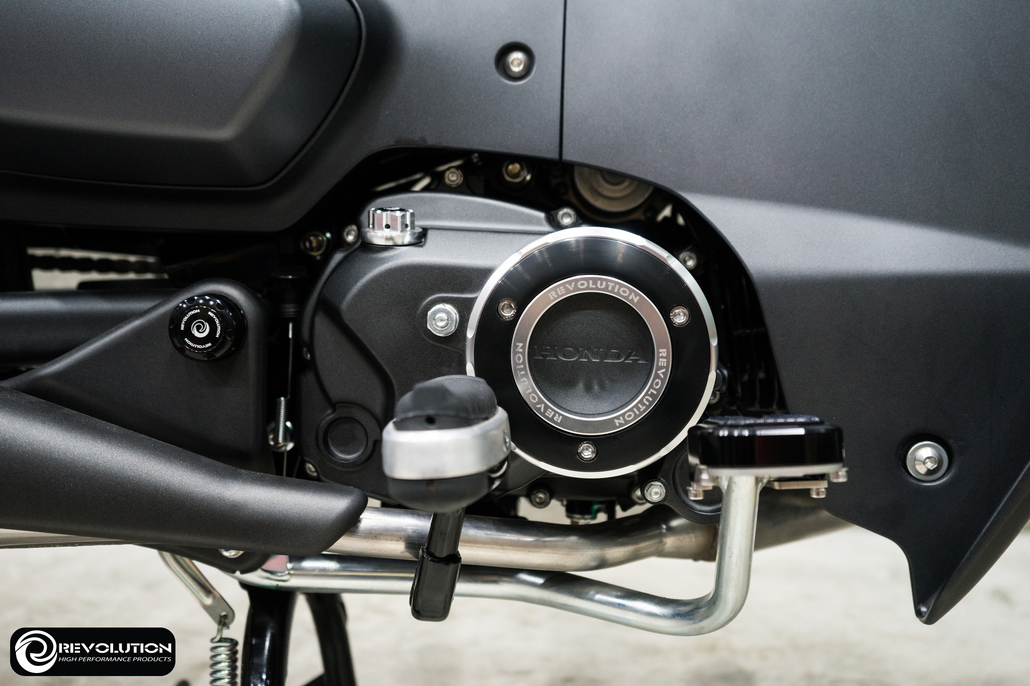 ฝาครอบเครื่องด้านR REVOLUTION C-125 ปี2021-23/CT-125 ปี2023/ST-125Dax/WAVE-125i ปี2023