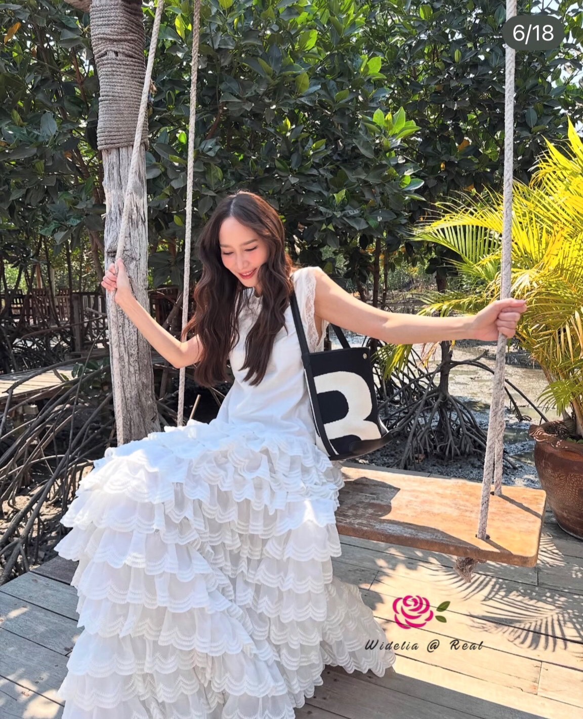 Landmee Maxi dress แม็กซี่เดรสสีขาวแขนกุดตัวยาว
