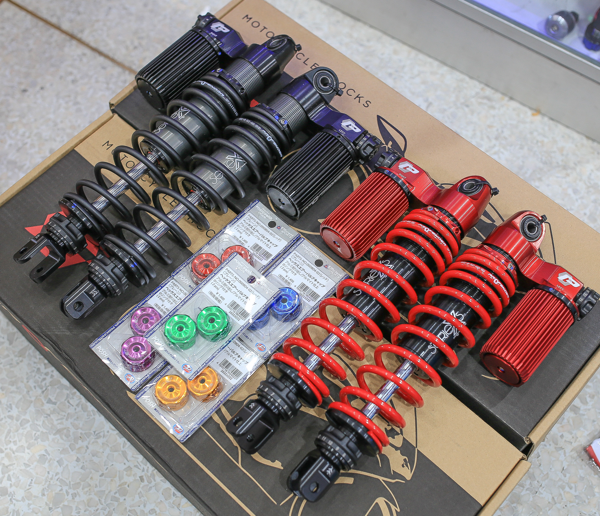 โช๊ค Profender YAMAHA X-MAX300 ความสูง350 MM ตัวโหลด330mm ราคา11900 สีแดง สีดำ ⚠⚠ โปรโมชั่น ⚠⚠ 🔥🔥 ราคา 11900 ฿ พร้อมของแถม เม็ดปรับคอมเพสชั่นแต่งราคา650 พร้อมเสื้อ Profender ลายใหม่ ฟรี!!! มีระบบผ่อน 0% 10 เดือน