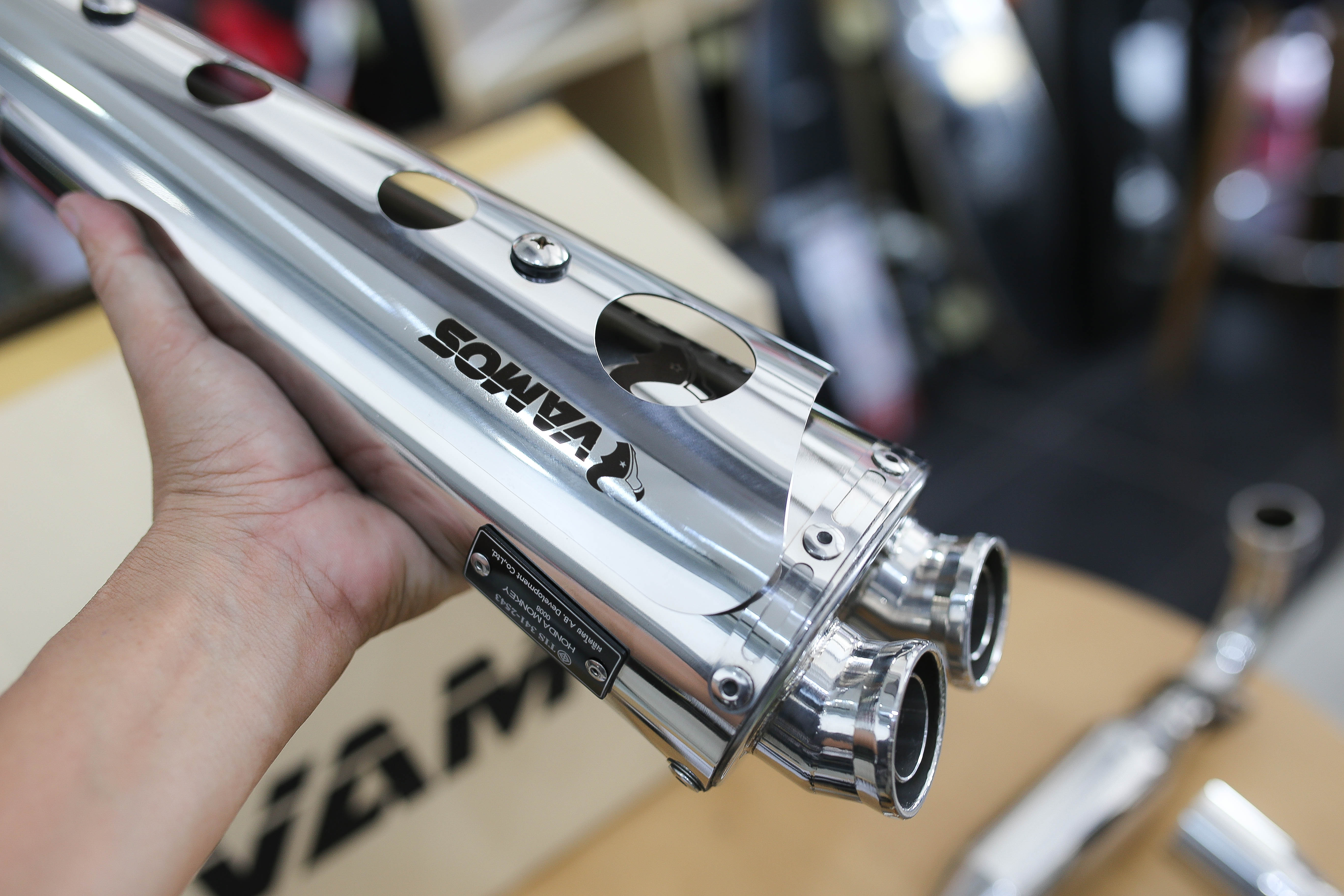 ท่อ MONKEY125 Vamos ตรงรุ่น เสียง นุ่ม ไพเราะ วัสดุน้ำหนักเบา ให้อัตตราเร่งที่ดี มาพร้อมอุปกรณ์ติดตั้งครบ ท่อมี มอก. ใช้งานได้สบายใจ