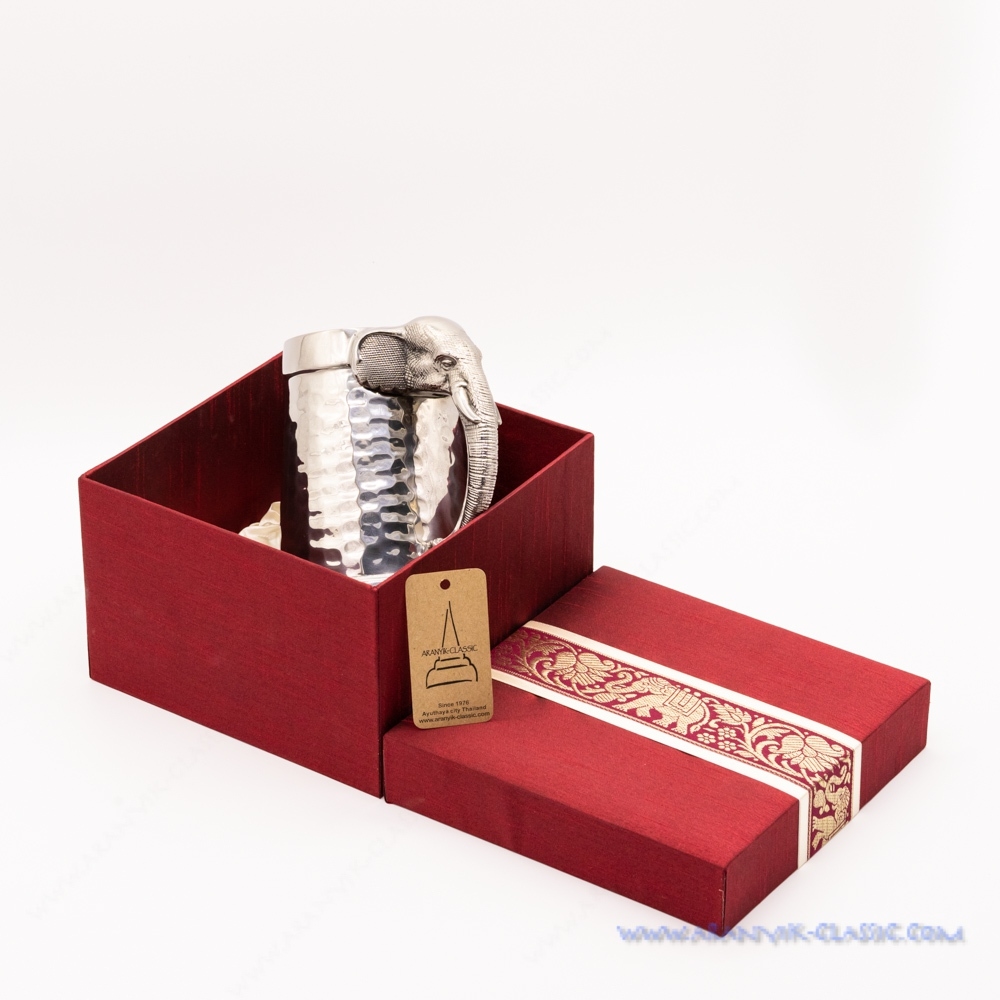 แก้วเบียร์ ด้ามจับช้าง พร้อมกล่องผ้าไหม