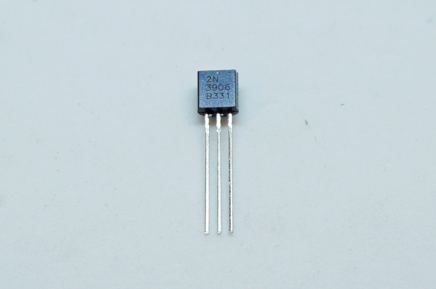2N3906 PNP transistor