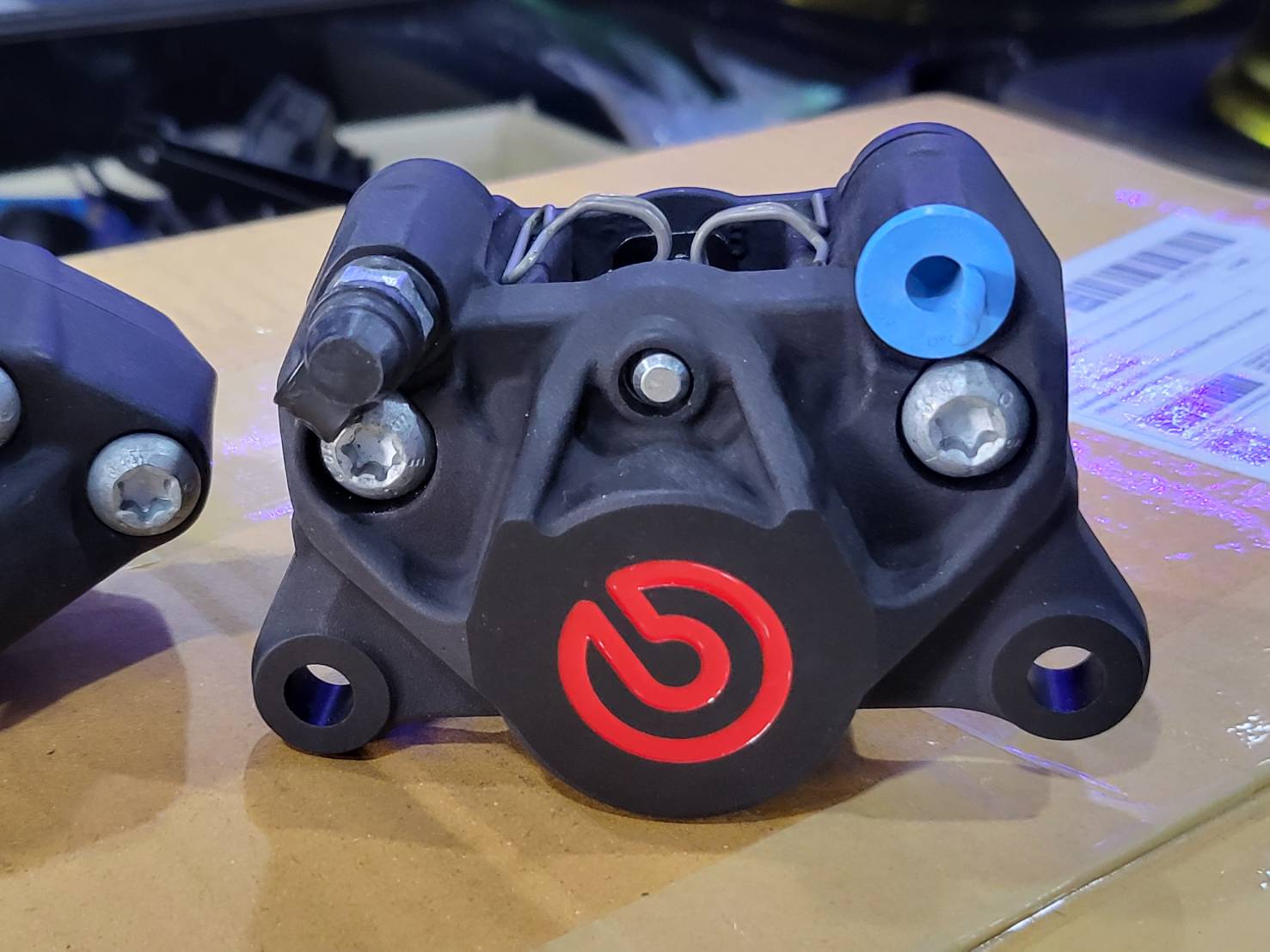 ปั้มBrembo Brake Set 4พอทหูชิด + ปักข้าง สีเทาและสีดำ (ของแท้100%)