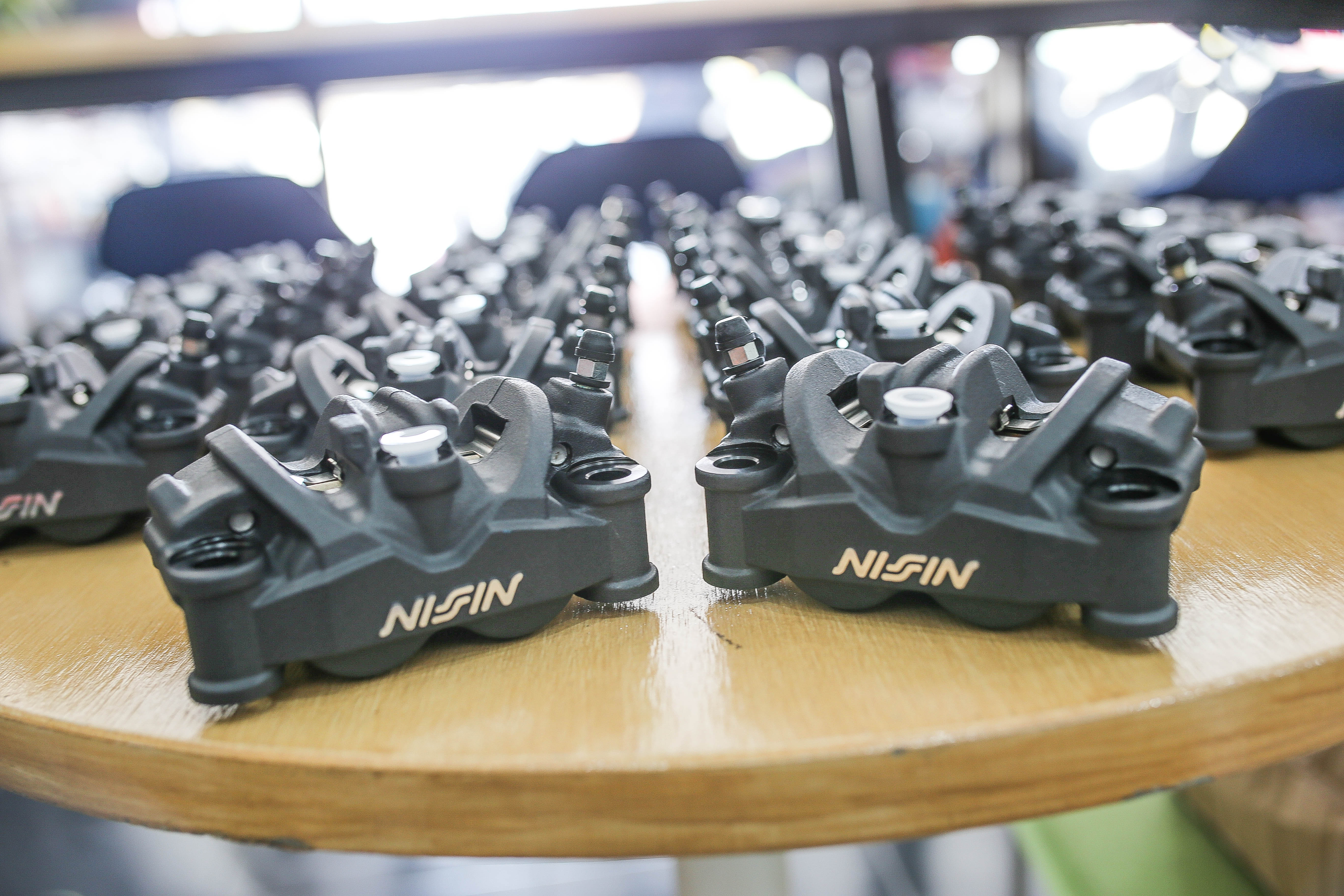 ปั๊มเบรค Nissin 4Potแท้ cbr650R ซ้าย/ขวา เบิกศูนย์แถมผ้าเบรคแท้ ราคา3000ต่อข้าง