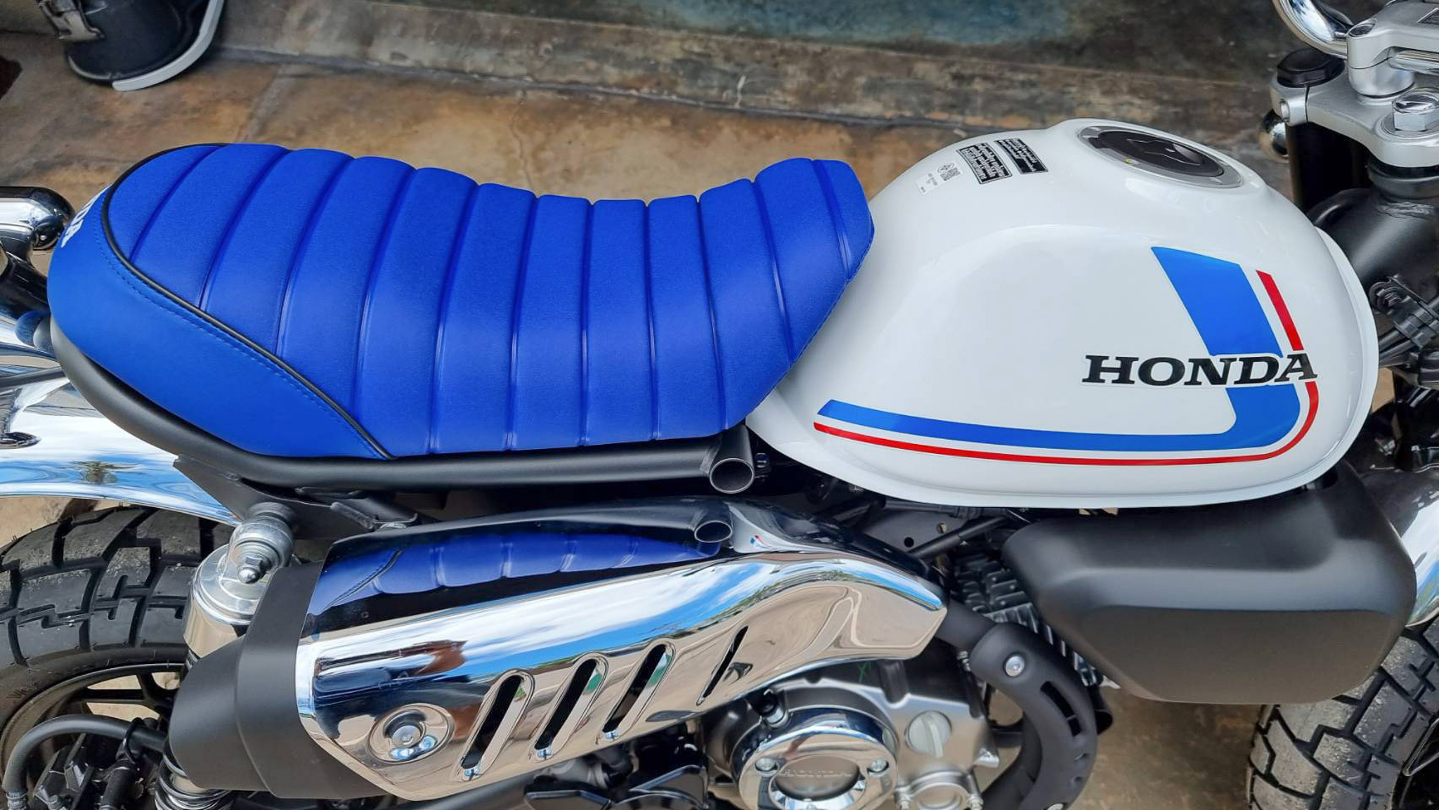 เบาะ HONDA MONKEY 125 หน่อยวัดด่าน มีสีดำ แดง น้ำเงิน น้ำตาล ราคา2500
