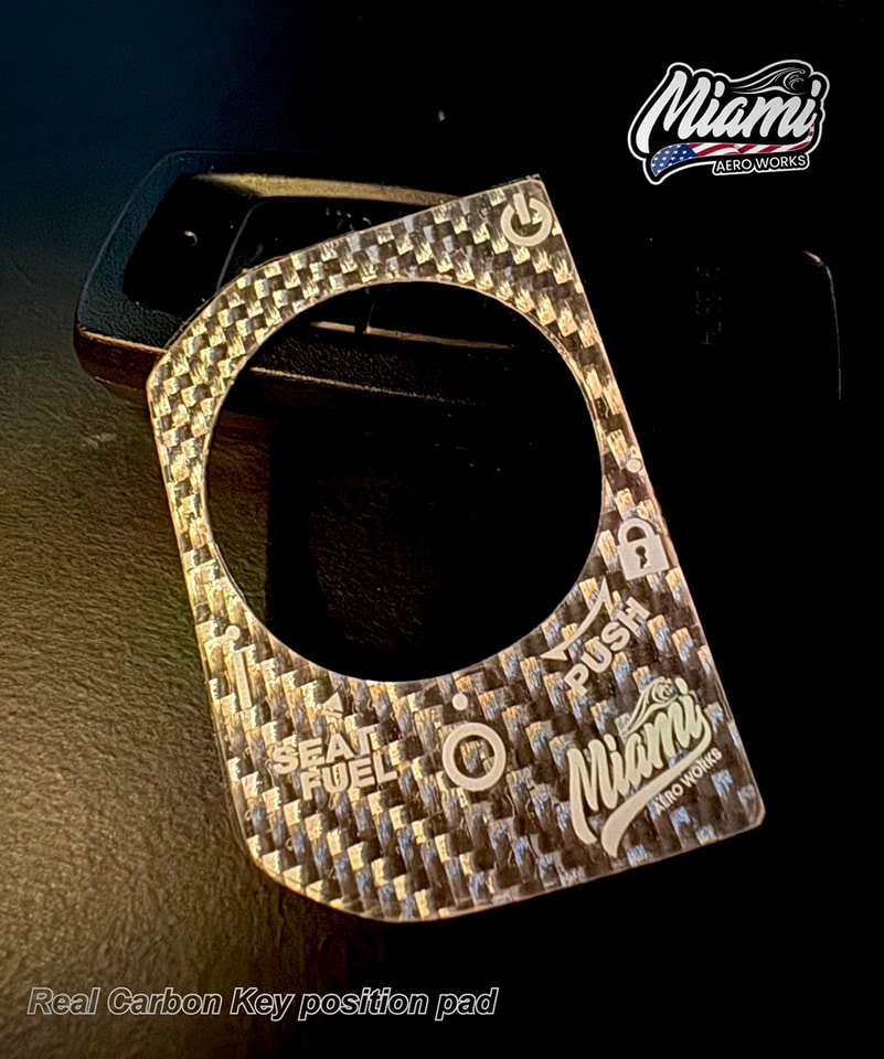 ครอบกุญแจ แต่ง เพียวคาร์บอน MIAMI Real Carbon Key position pad สำหรับ PCX160 ปี21-24,Lead125,Giorno,ADV160 มีให้เลือกตอนนี้ ถึง8สี - Black classic “สีดำคลาสสิค - Blue sky “สีน้ำเงิน ฟ้าคราม - Red Burn “แดงเพลิง“ - Silver Light “แสงสีเงิน“ - Orange u “ส้มข