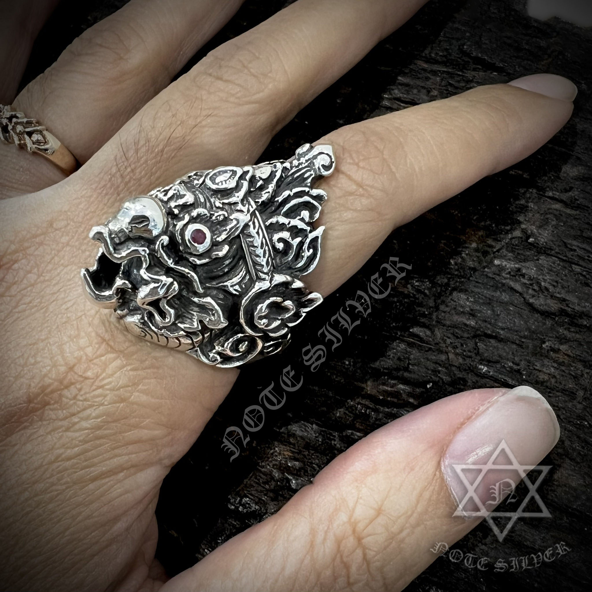 แหวนเงินแท้หน้าพญาครุฑ ตาฝังทับทิมแท้ Sterling Silver 925 NSRG2546