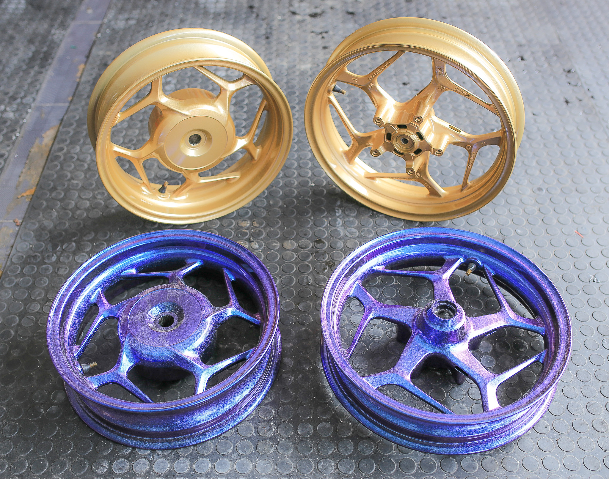 สับล้อสีม่วงเอฟเฟคพร้อมใส่ ราคา 2500 บาท สีทอง ราคา1800