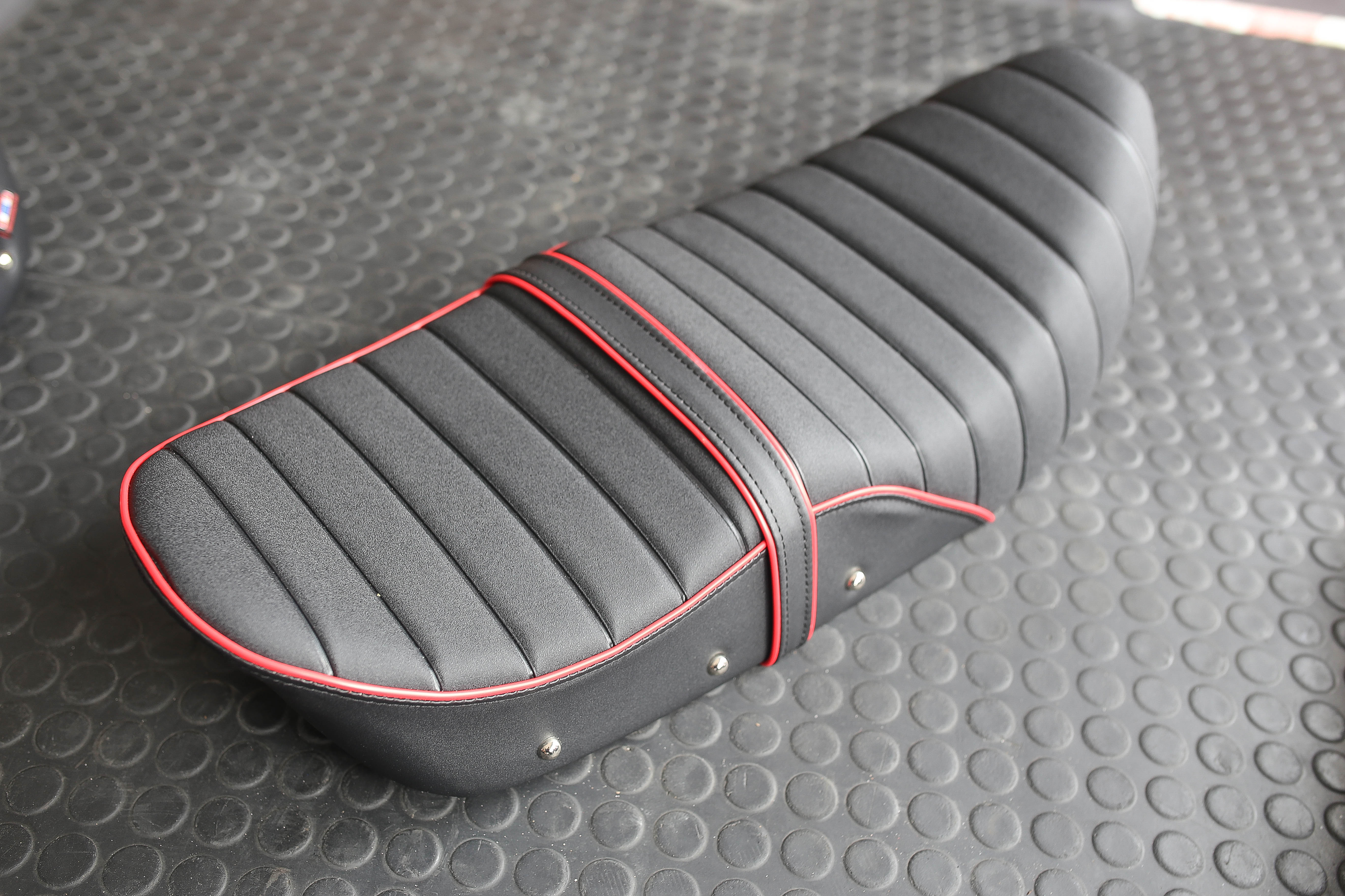 สินค้าใหม่ เบาะ DAX125 หน่อยวัดด่าน มี5สี13ลาย โครงเทียม สวยเข้ารูป