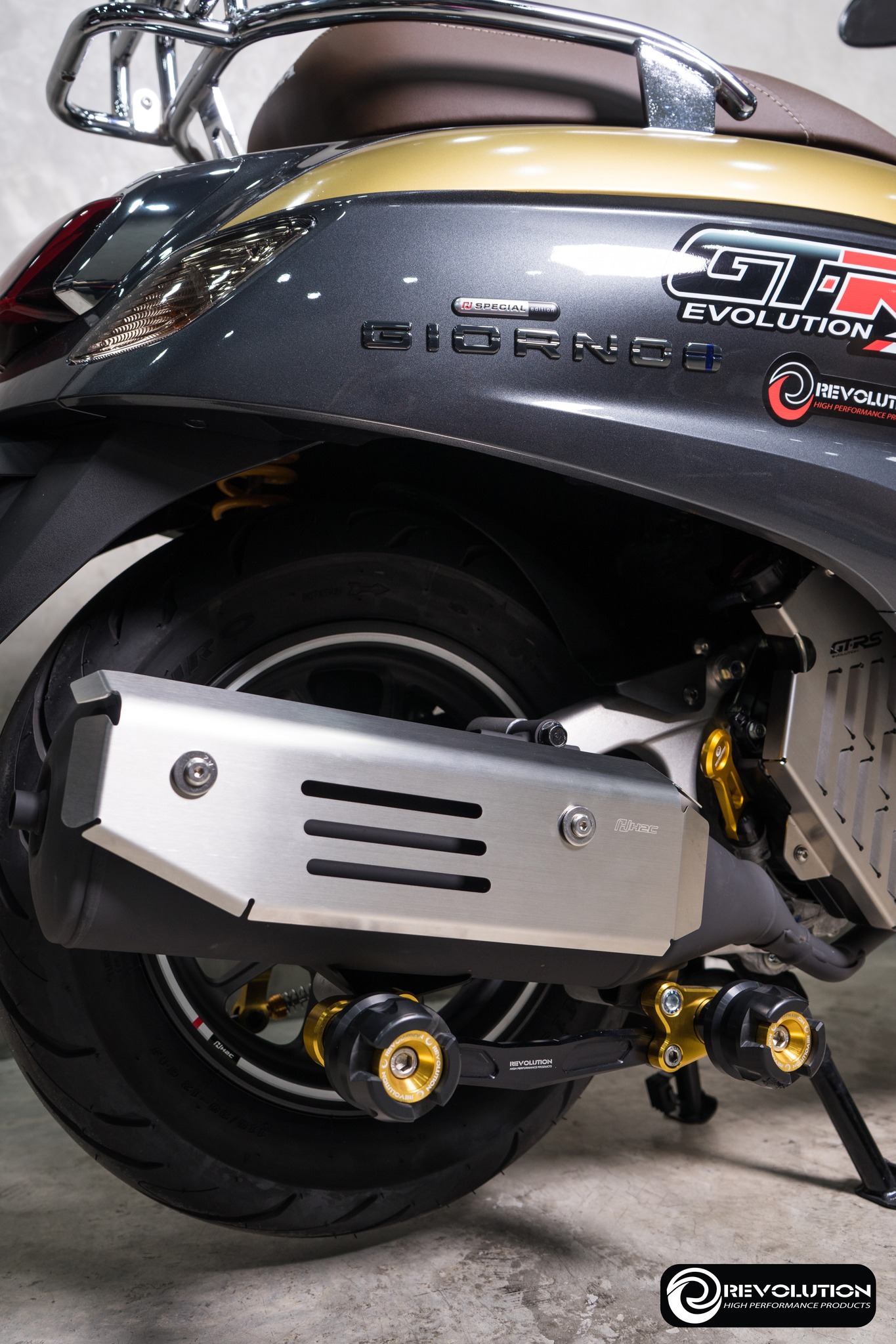 ชุดกันล้มข้างท่อไอเสีย REVOLUTION GIORNO+/FORZA300-350NEW/X-MAX300/ADV-160 - - ทอง - เทา - ดำ- น้ำเงิน ราคา 2,170 บาท/ชุด