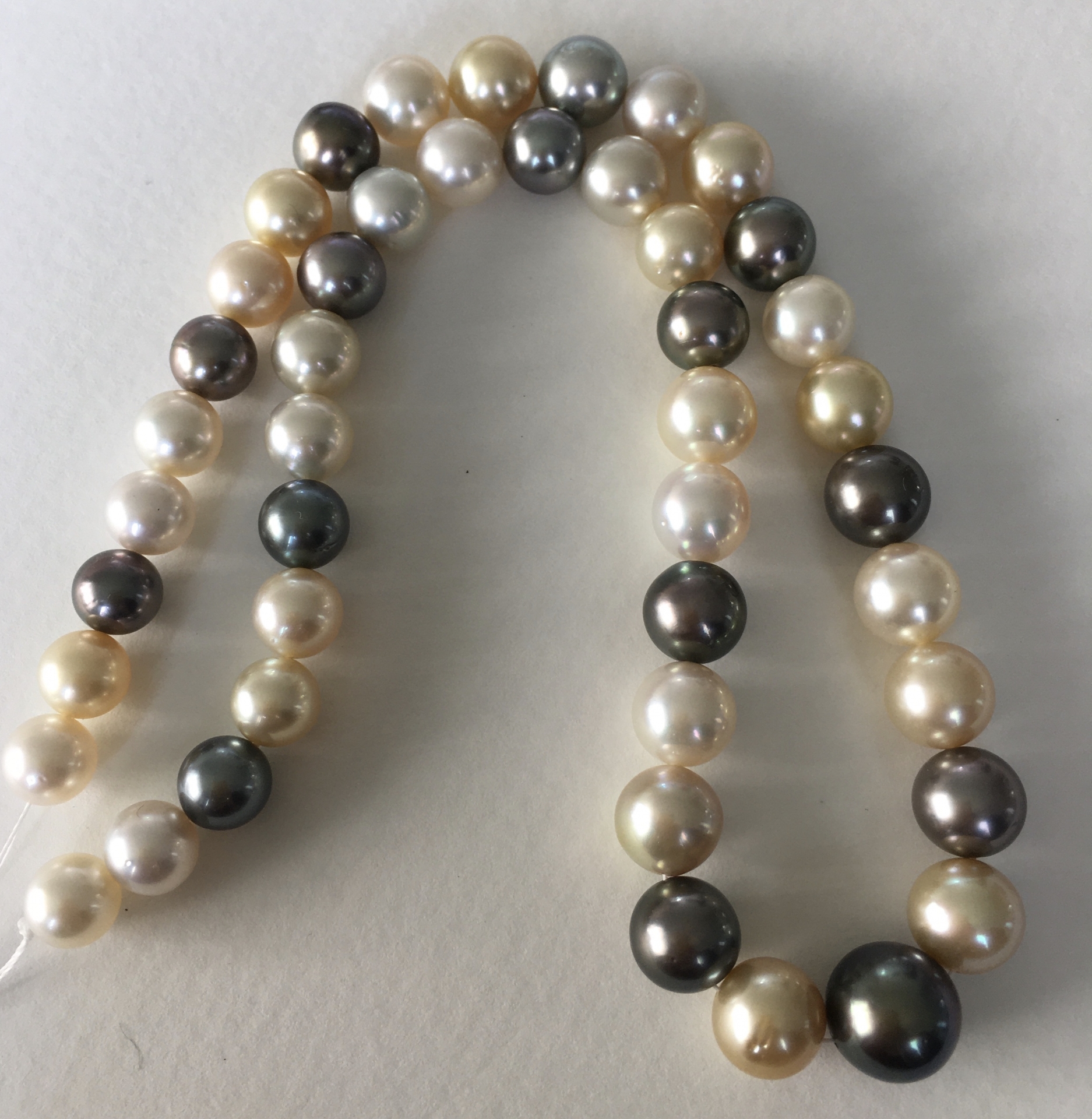 สร้อยคอไข่มุก south sea ขนาด 8.5-11.9 มิล กลม คละสี