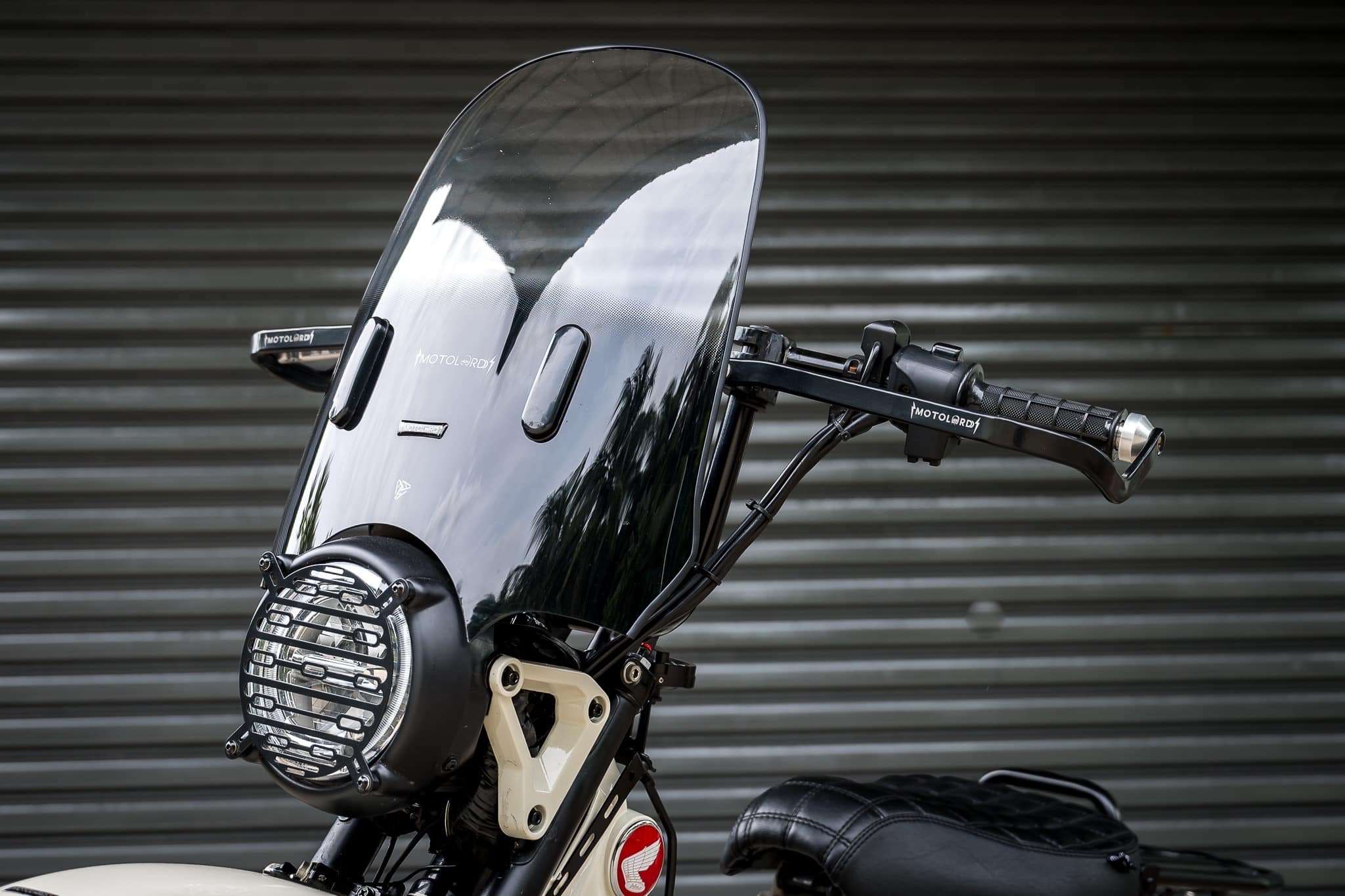 ชิวหน้าทรงสูง Motolord Dax125 / ST125 2500 (มีสกรีน )