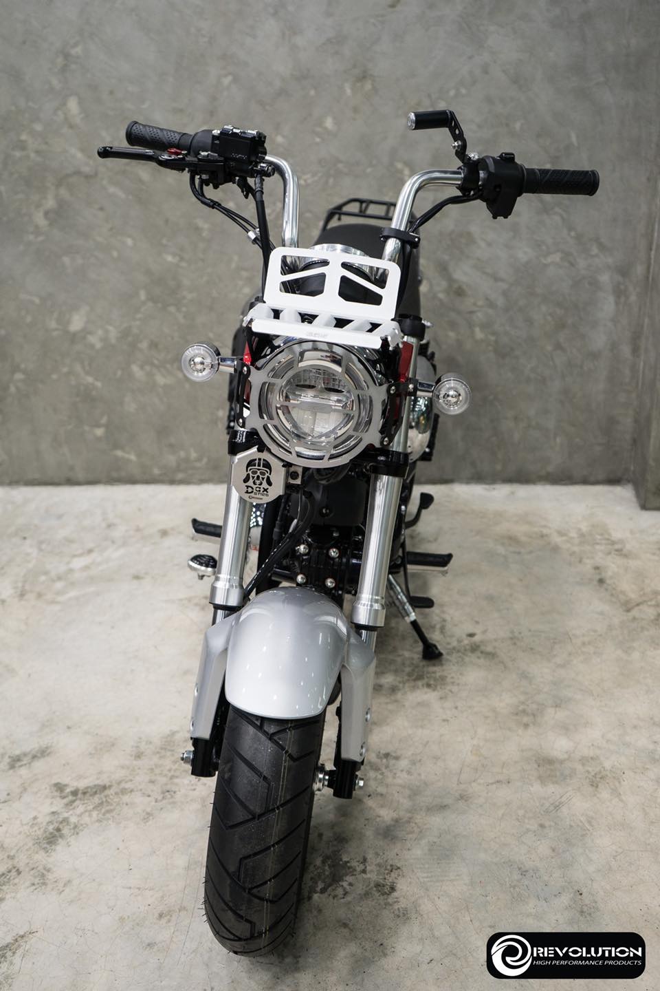 บังแตร Revolution Dax125/st125มี2สี เงิน ดำ -วัตถุดิบเป็นสแตนเลส 304 ไม่ขึ้นสนิม -ชิ้นงานตัดเลเซอร์ พับ งาน2D งานตัดทะลุสวยงาม -แว่นตาหน้าหมาดัชชุนเลเซอรมาคเกอร์ ให้มีมิติ เท่ไม่เหมือนใคร ราคา600