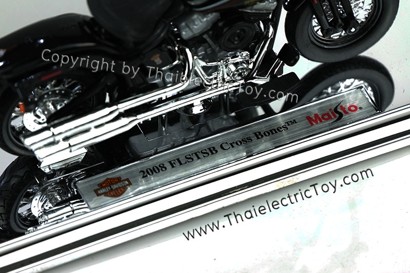 โมเดลมอเตอร์ไซค์ Harley Davidson รุ่น FLSTSB Cross Bones ปี 2008 ขนาด 1:18 พร้อมฐานวางสวยงาม