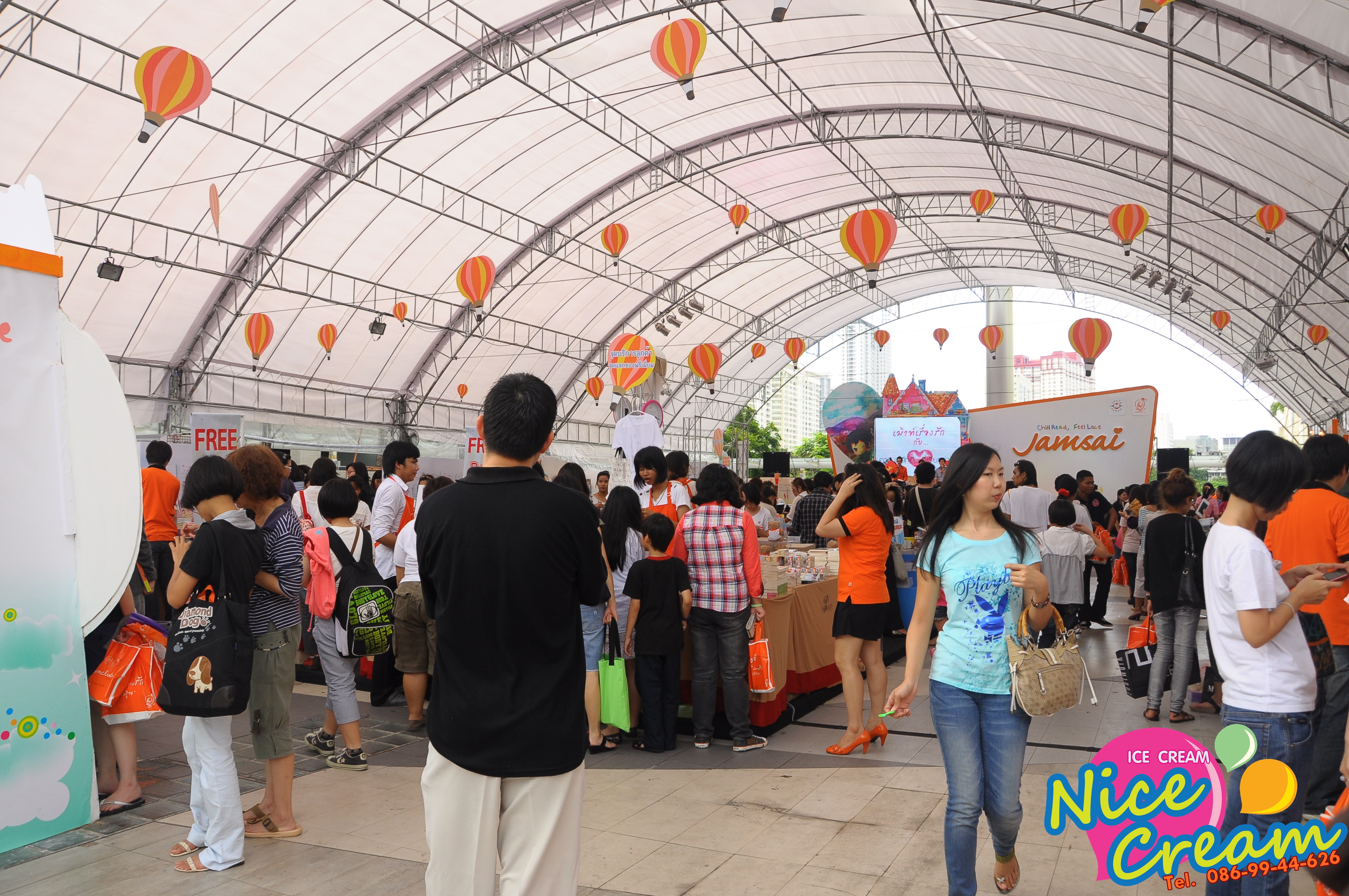 ออกงานบริษัทแจ่มใส @ สยามพารากอน