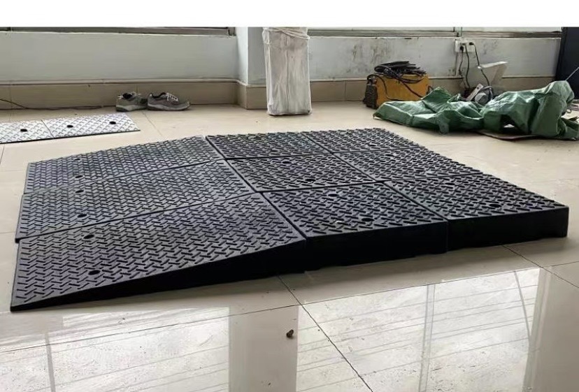 ทางลาดยางปีนฟุตบาท ขนาด กxยxส 50-100-(10-30 cm.) ยางชนิดเกรดA