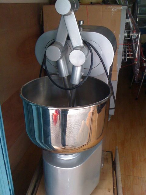 เครื่องนวดแป้ง 2 แขน 10 กิโลกรัม กล้วยน้ำไท เตาอบ