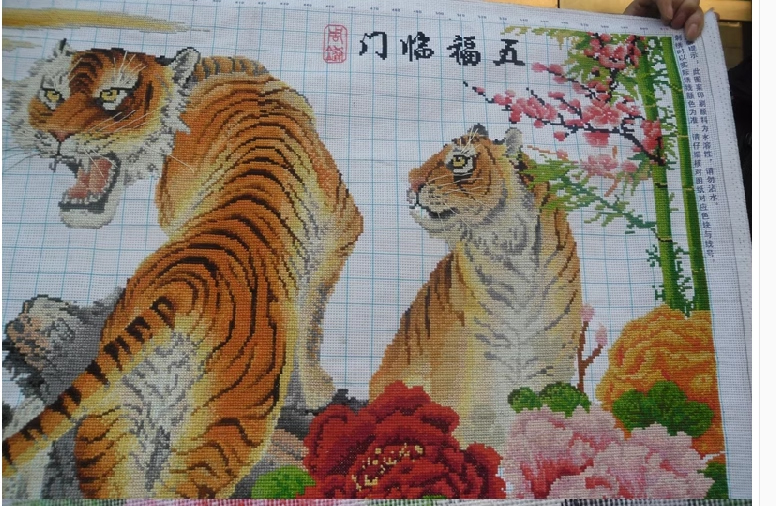 tiger-1008 *พร้อมส่ง* ชุดปักครอสติช ลายฝูงเสือในสวนไม้มงคล (ปักครั้งละ 3 เส้นเล็ก) ขนาด 105*50 ซม.ผ้าครอสติช 11CTพิมพ์ลายปักบนผ้า+ไหมคอตตอน 60 สี+ผังลาย+เข็ม