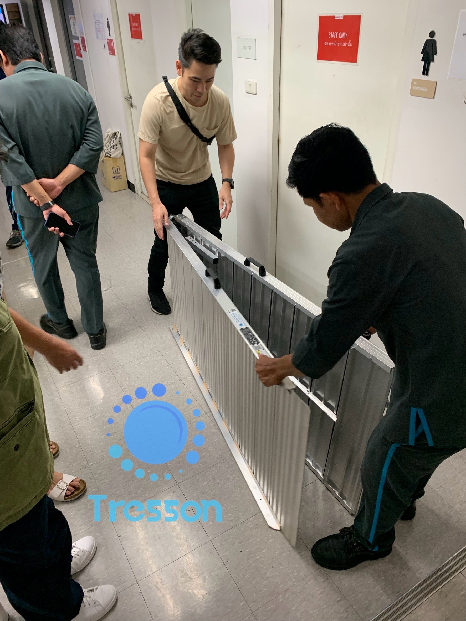 ทางลาดรถเข็นอลูมิเนียมยาวพิเศษ326ซม. (326x75x5.5cm) พับครึ่งด้านยาว หนัก 30kg รับนน.สูงสุด300kg. **มีของพร้อมส่ง- - Aluminium Ramp 326x75x5.5cm 30kg