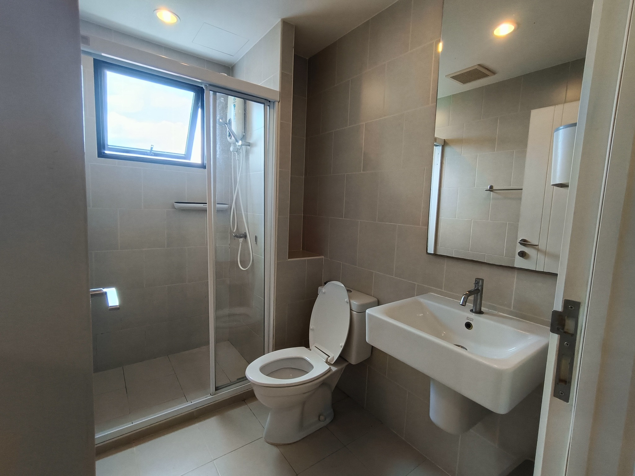 เดอะ เบส แจ้งวัฒนะ - THE BASE CHAENGWATTANA (VIP)