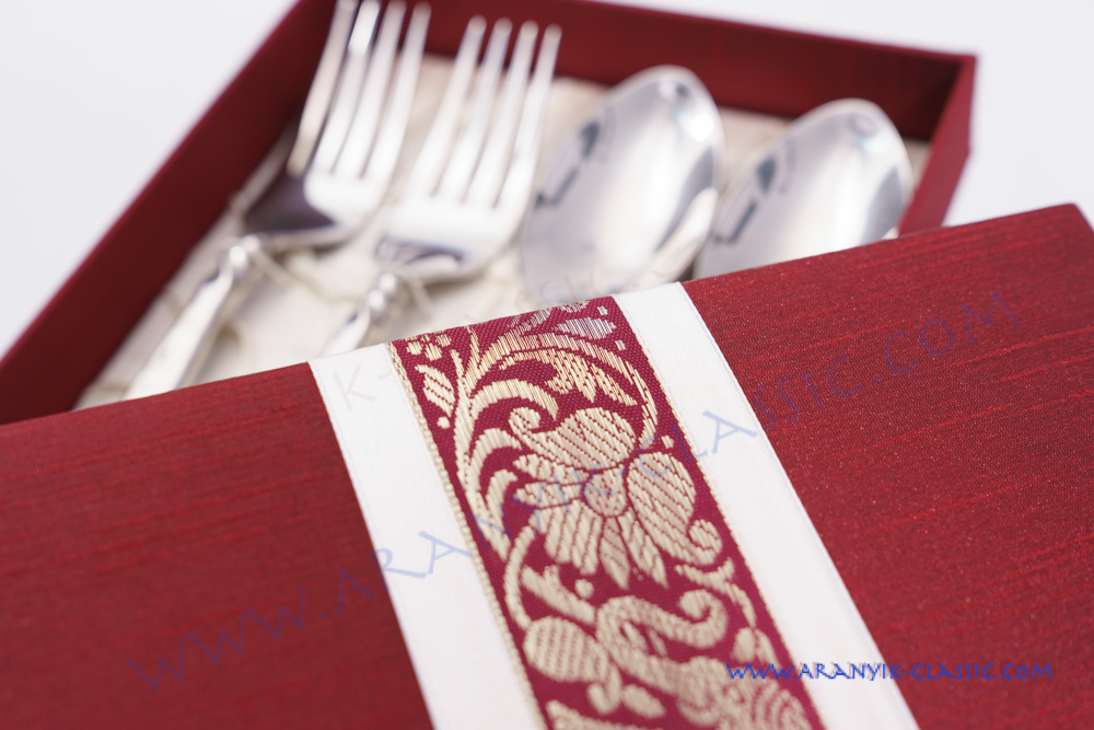 ของขวัญให้ต่างชาติ ช้อนส้อมพร้อมกล่อง อรัญญิกคลาสสิค 4 ชิ้น