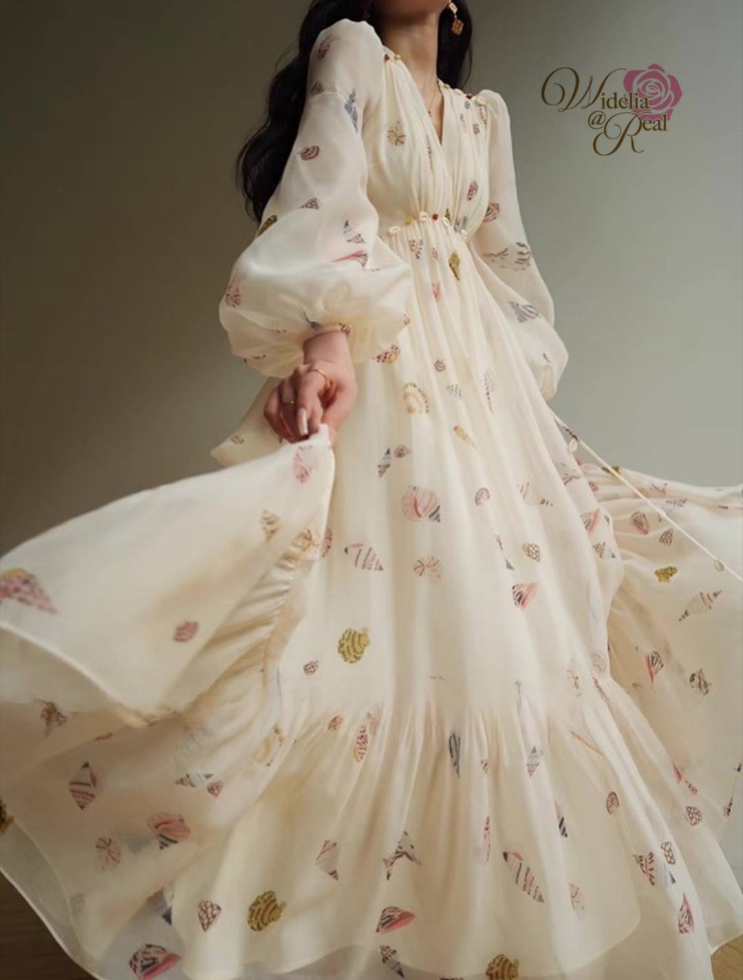 Korea Maxi Dress แม็กซี่เดรสแขนยาวเนื้อผ้าพิมพ์ลายหอยสวยช่วงอกเย็บจีบ