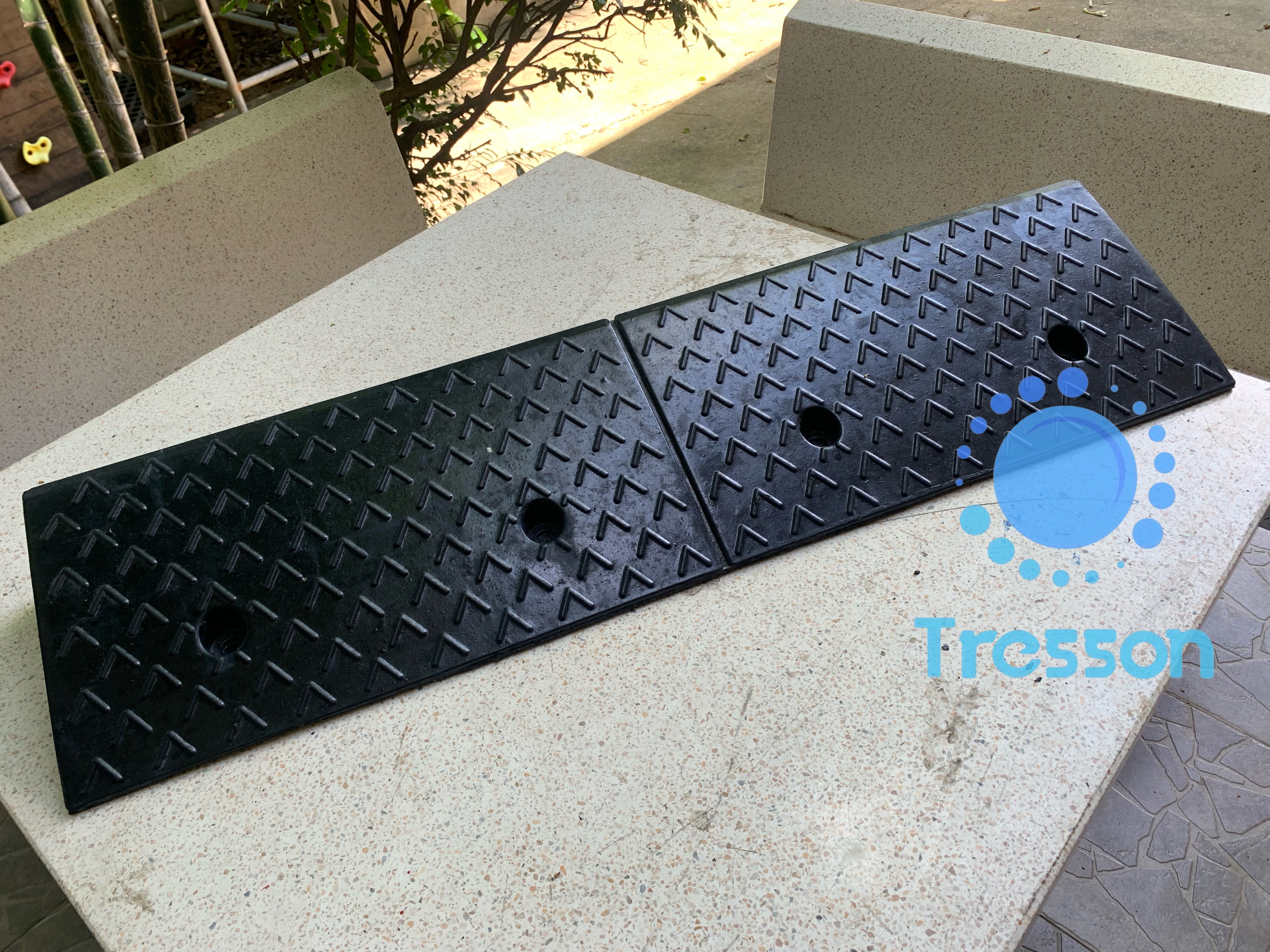 ทางลาดยางปีนฟุตบาท(ยางแท้) สูง9.5cm กว้าง96cm ลึก24cm หนัก 8.20kg