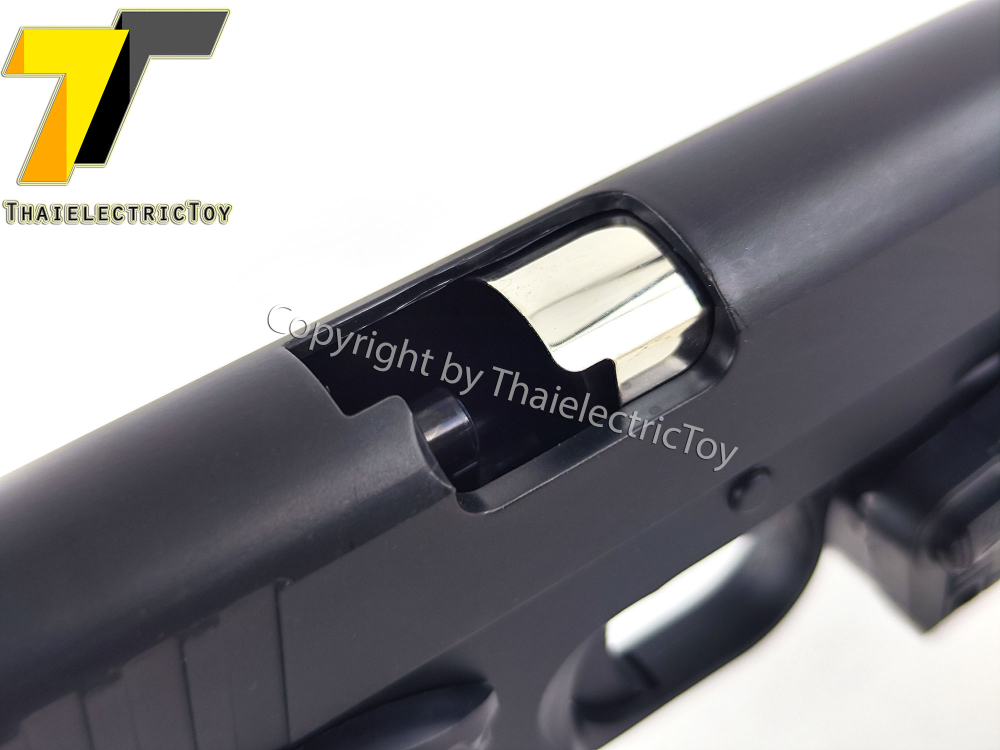 ปืนอัดลมพลาสติก 1911 ชักยิงทีล่ะนัด ลำกล้องยาว 7.5 นิ้ว หนัก 318 กรัม มีไฟฉาย เลเซอร์