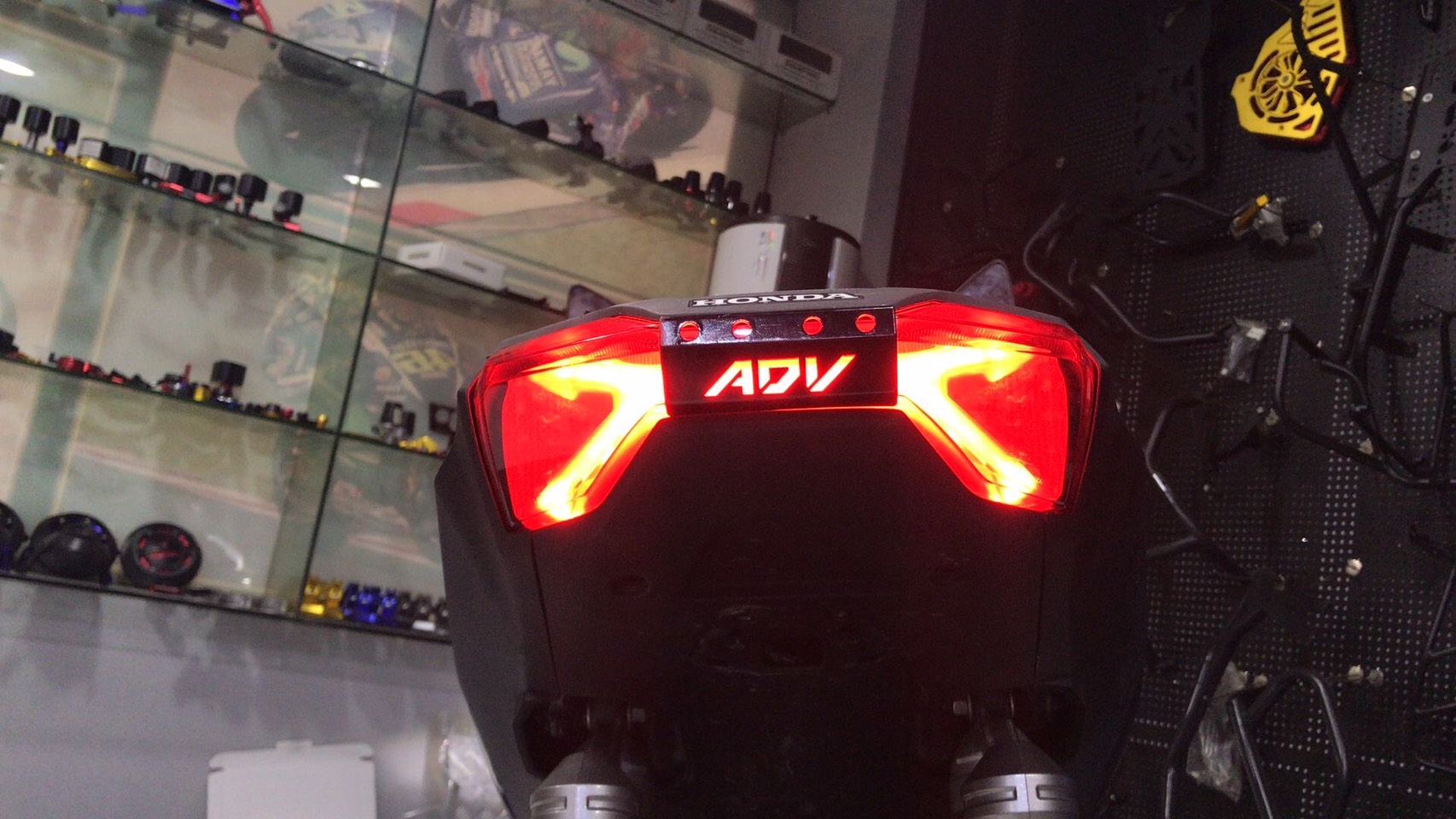 ครอบไฟท้ายแต่งงานABS Honda ADV150 SEMSPEED
