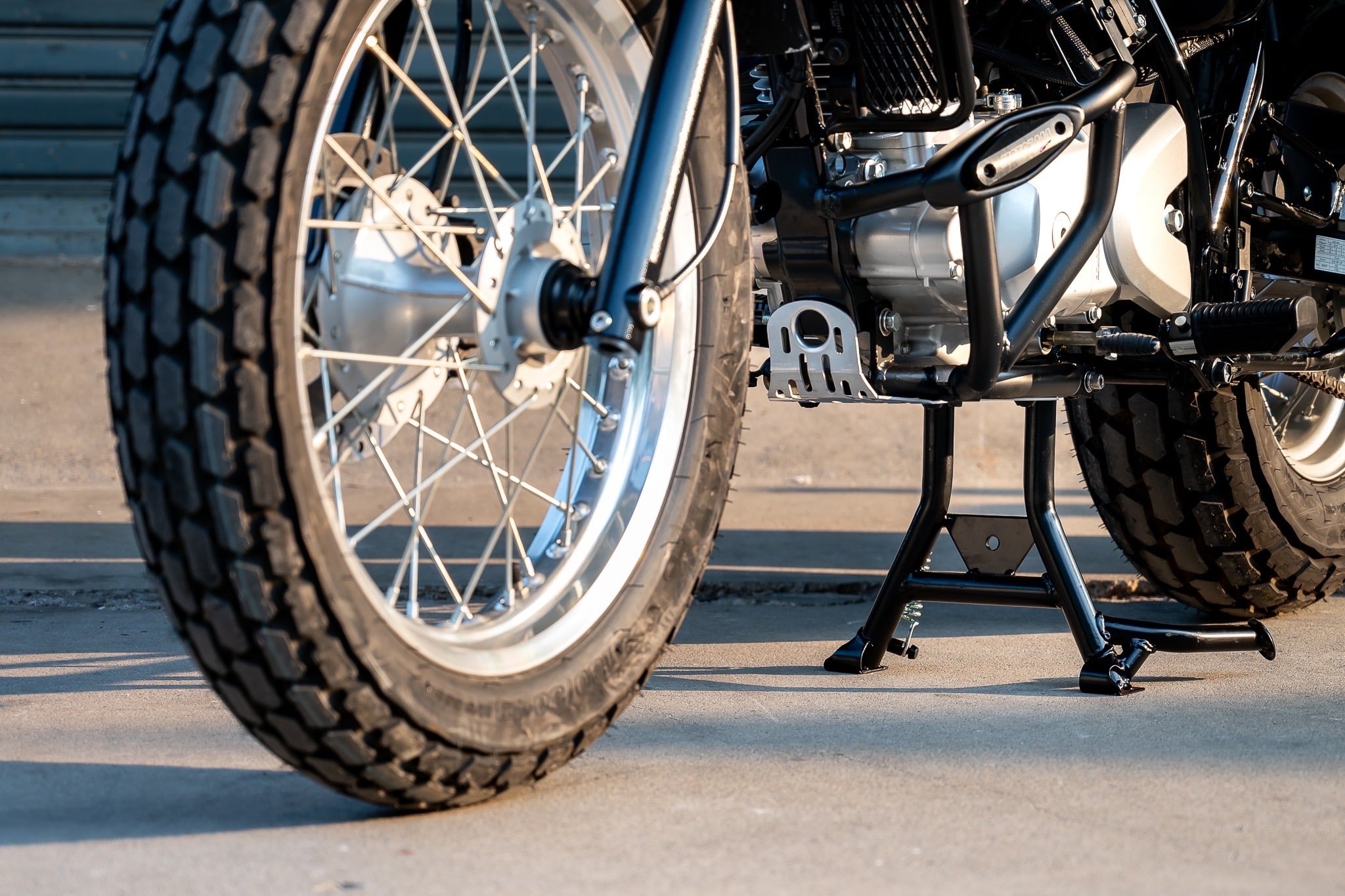 ของแต่ง Suzuki VanVan 200 MOTOZAAA VanVan200 / 125 1.ชิวหน้า V.1 2200฿ 2.ชิวหน้า V.2 2700฿ มีหน้ากาก 3.ชุดบังโคลนหน้า 2900฿ 4.แคชบาร์ 3990฿ ( มาพร้อมกันแคร้ง การ์ใต้ท้องเครื่อง ) 5. แร็คท้าย 3500฿ 6.แร็คกระเป๋าตัวใหญ่ 2100 ฿ 7.กระเป๋าข้างกันน้ำ 2690฿ 8.กั