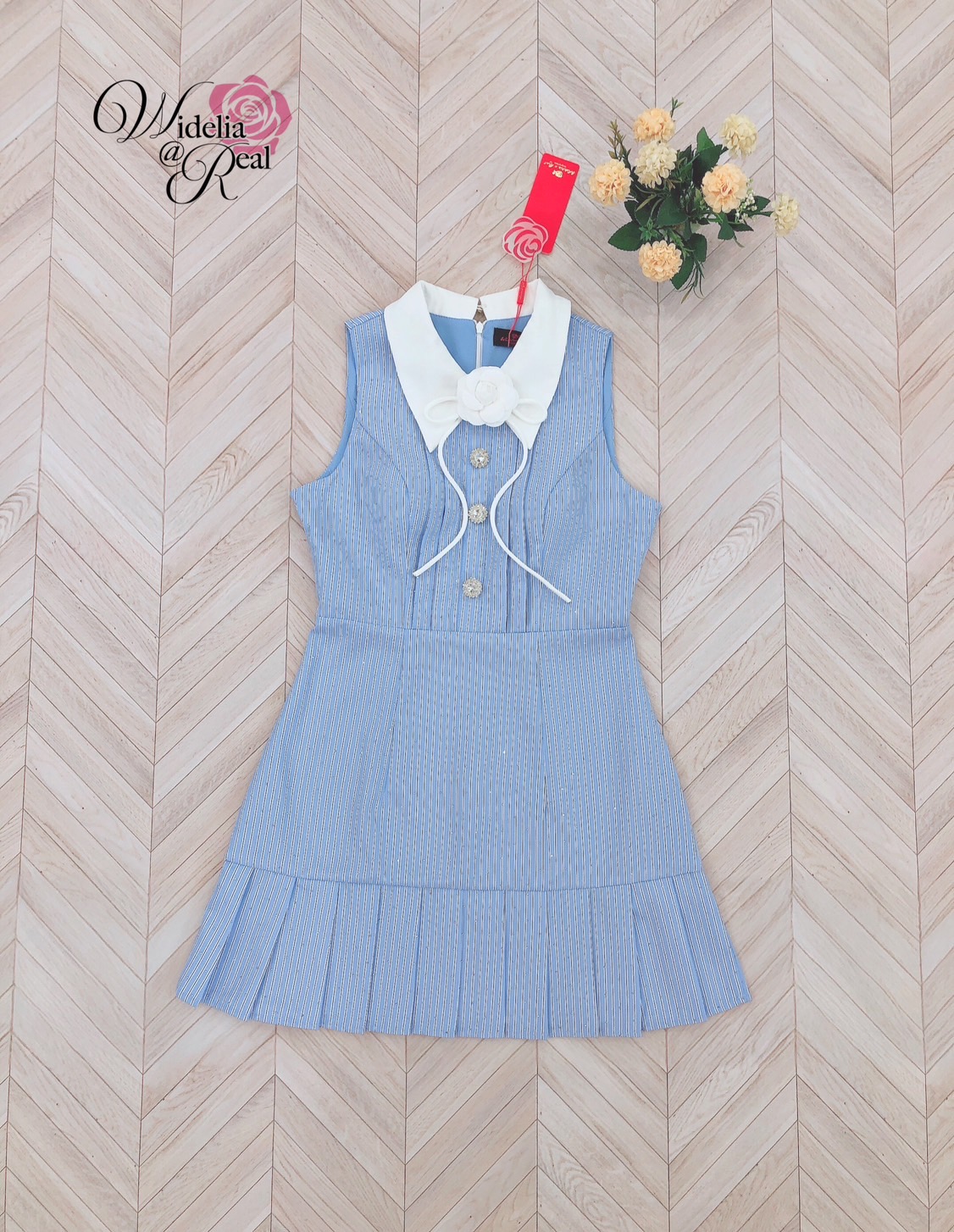 Korea Dress เดรสแขนกุด ปกคอสีขาว มีเข็มกัดดอกไม้ให้ 1 ดอก