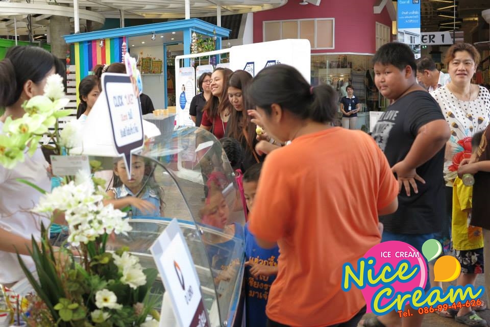 บูธไอศครีมโคนจิ๋ว @ Porto Chino