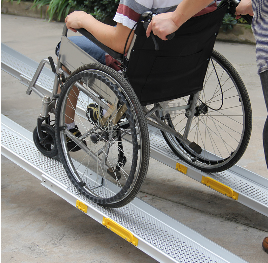 ทางลาดรถเข็นอลูมิเนียม แบบรางคู่ ยาวพิเศษ360ซม.รางกว้าง16.2ซม.ปรับระดับความยาวได้ พับสไลค์ด้านยาว หนัก 20.9กก.รับนน.สูงสุด300กก.