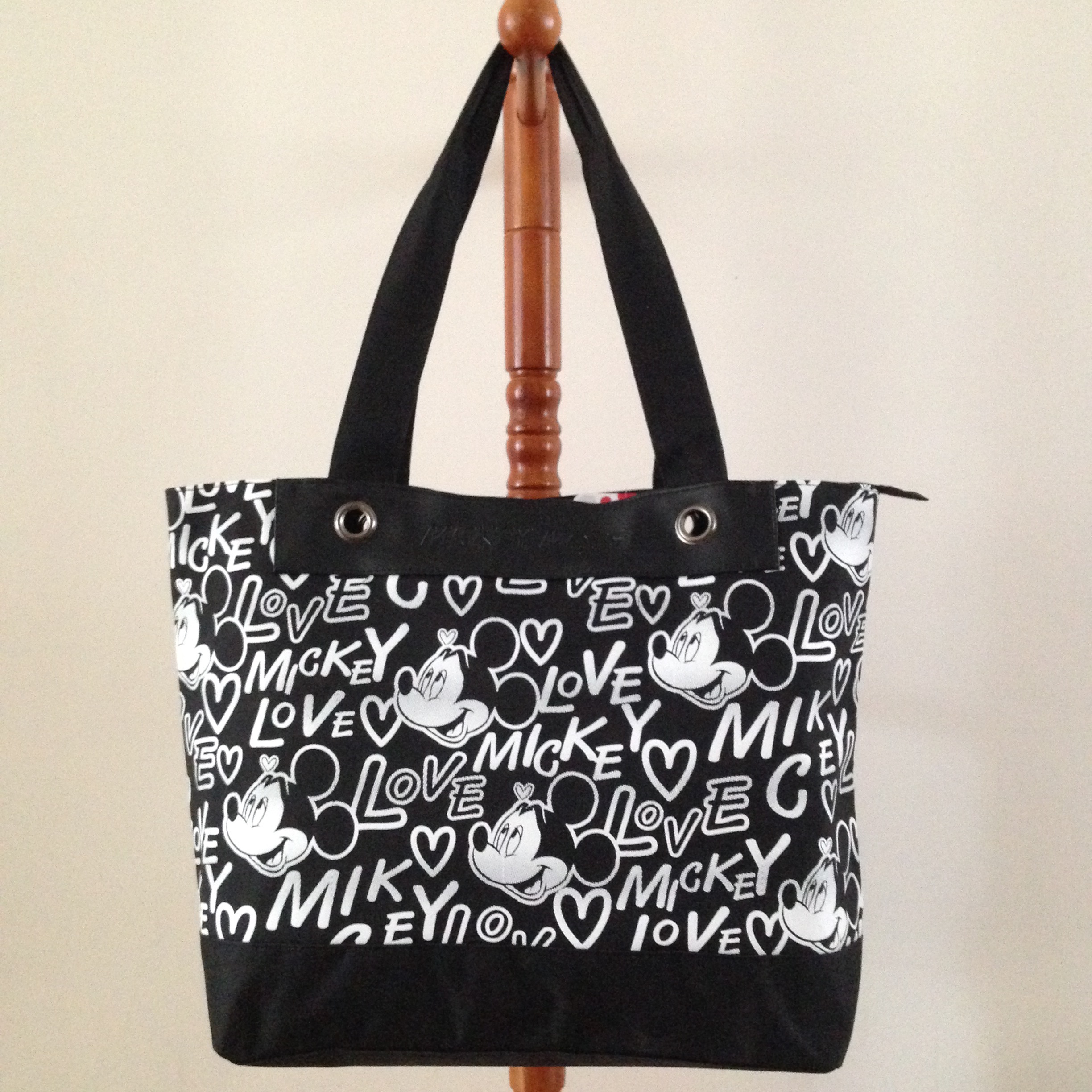 ดิสนีย์ (Disney) กระเป๋าถือ กระเป๋าสะพาย ใบใหญ่ ดิสนีย์ มิกกี้เมาส์ Disney Mickey Mouse Shoulder Handbag Shopper Tote Beach Bag Diaper Bag Purse (L) ดำ ขาว (Black-White) ใหญ่ (Large)
