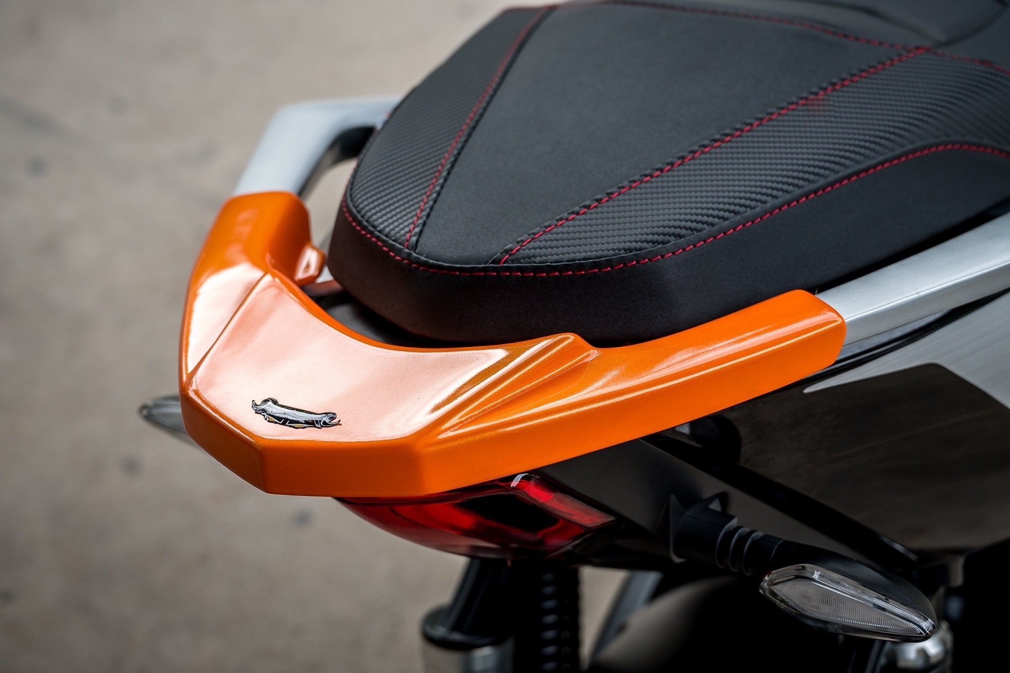 ชุดแต่งมอเตอร์ไซด์ไฟฟ้าAJ Z3 1.ชิวหน้า Windshield Z3 890฿ 2.ครอบ อกซ้าย/ขวา Front cover side fairing Z3 1700฿ 3.ครอบเฟรม Chassis cowl Z3 1350฿ 4.ครอบบังโคลนหน้า Front fender cover Z3 1400 5.ครอบแฟริ่งข้าง Under cover side fairing Z3 1400฿ 6.ครอบมือจับท้าย