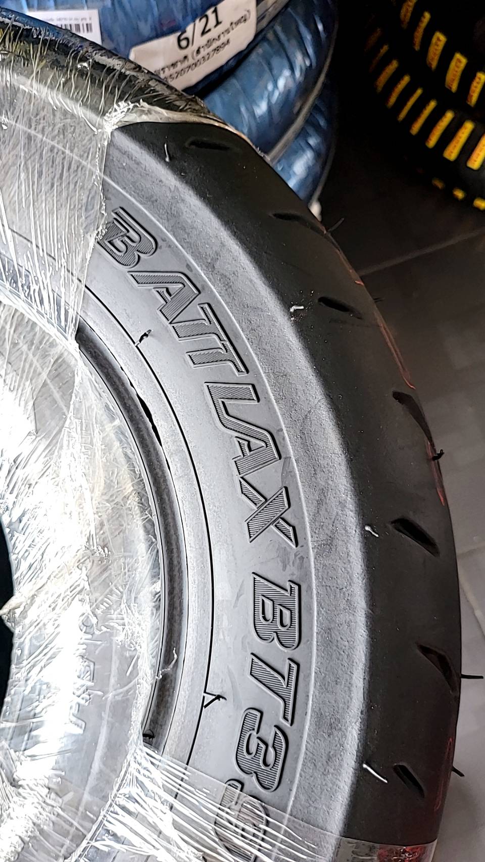 ยางBattlax ใส่ Honda Lead 125 เบอร์ยางหน้า 110/70-12 (ไทย) เบอร์ยางหลัง 3.50-10 (ญี่ปุ่น) ราคาคู่ละ 3 280 บาท