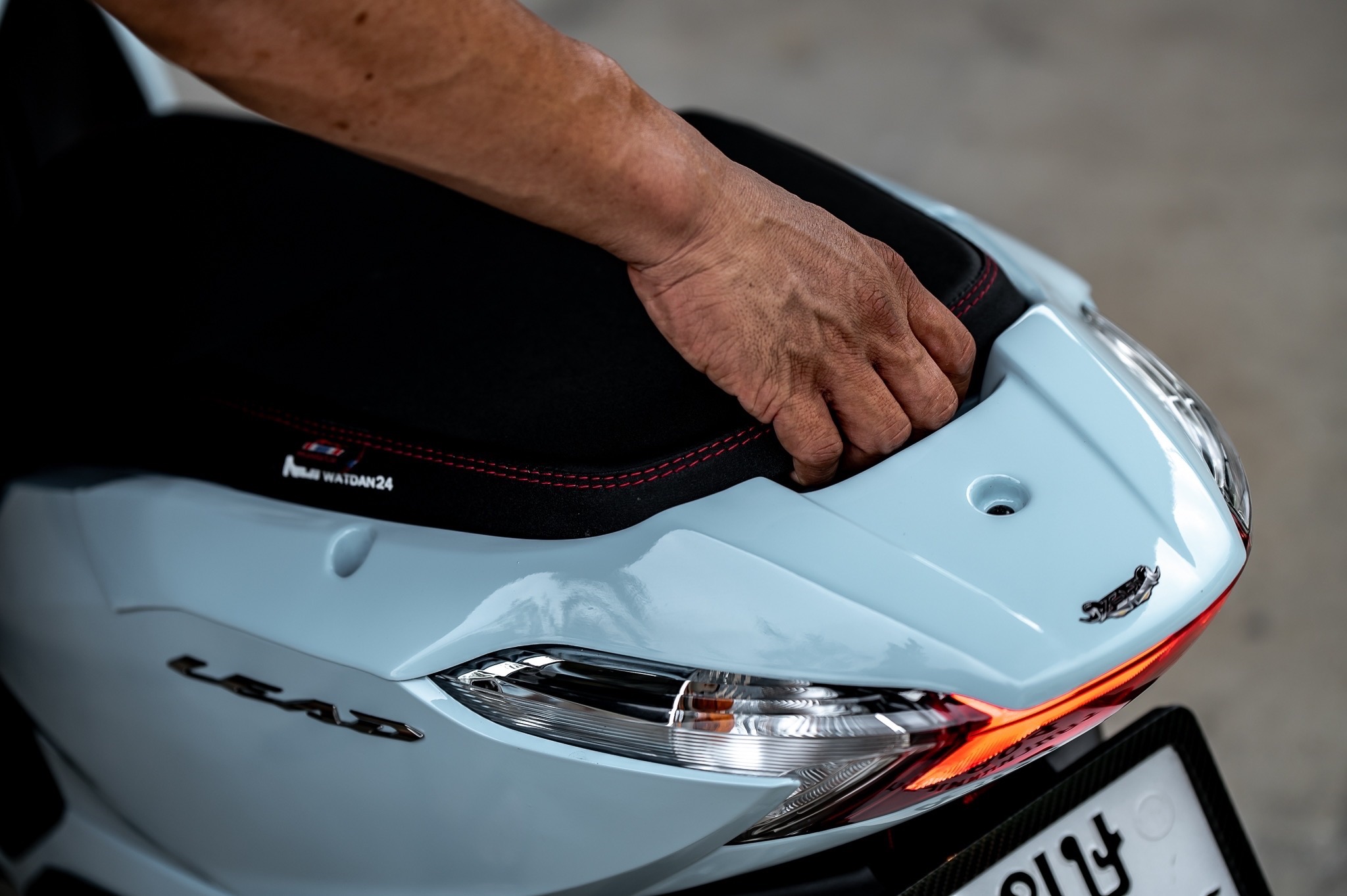 ครอบท้ายปิดรูกันตก Tail fairing cover 1400฿ ( สีพื้นพร้อมพ่น ) 1650฿ ( สีขาว , สีดำ )