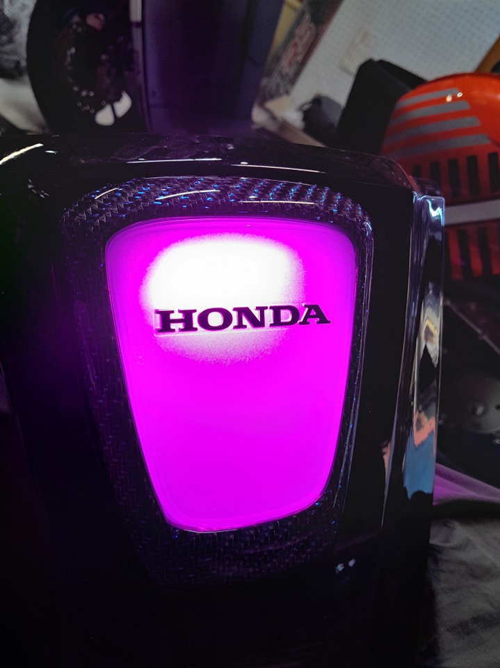 ครอบโลโก้มีไฟ LED REVOLUTION GIORNO125