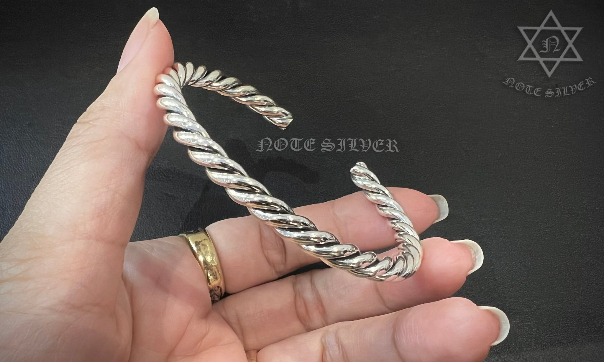 กำไลเกลียว ใหญ่ เงินแท้รมดำ Sterling Silver 925 NSBL2989